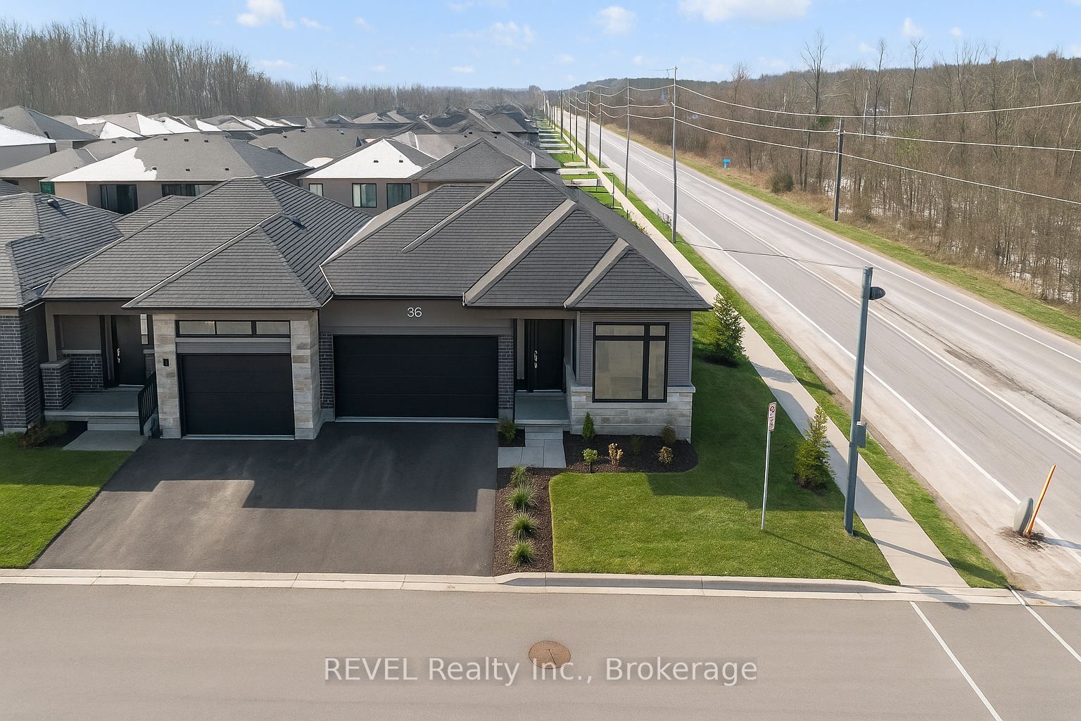 8974 Willoughby Dr Property Photo 1