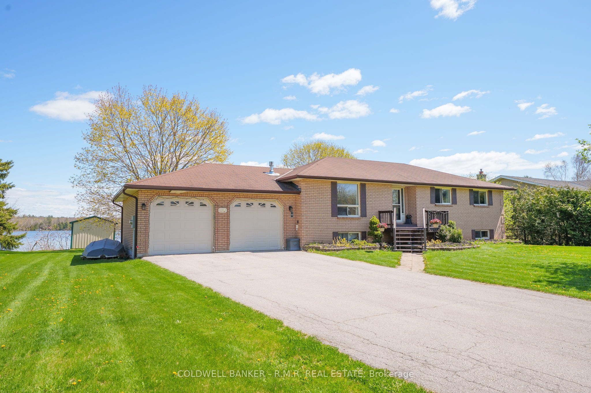 84 Pinewood Boulevard Property Photo