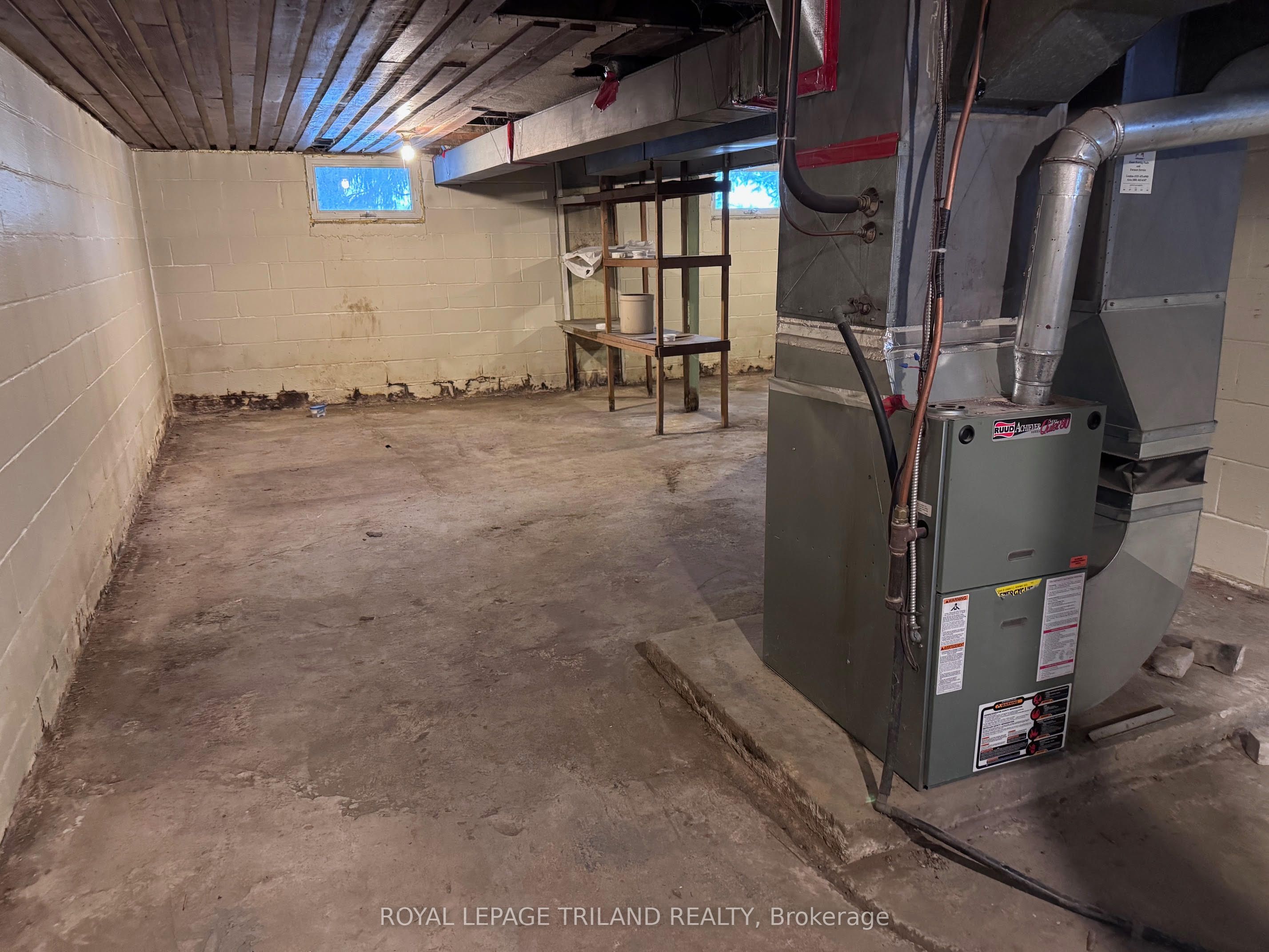 558 Crumlin Side Road Property Photo 16