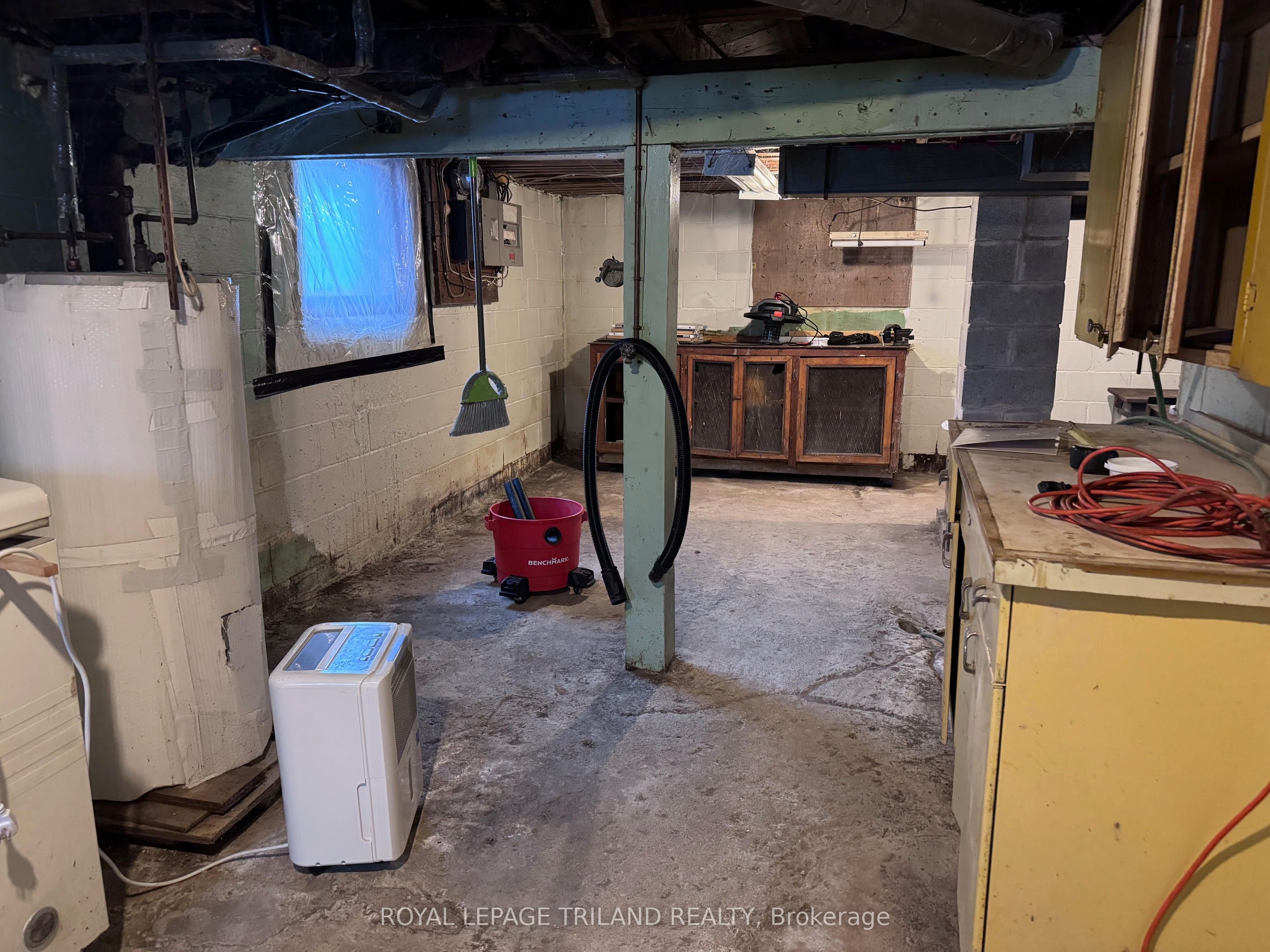 558 Crumlin Side Road Property Photo 18