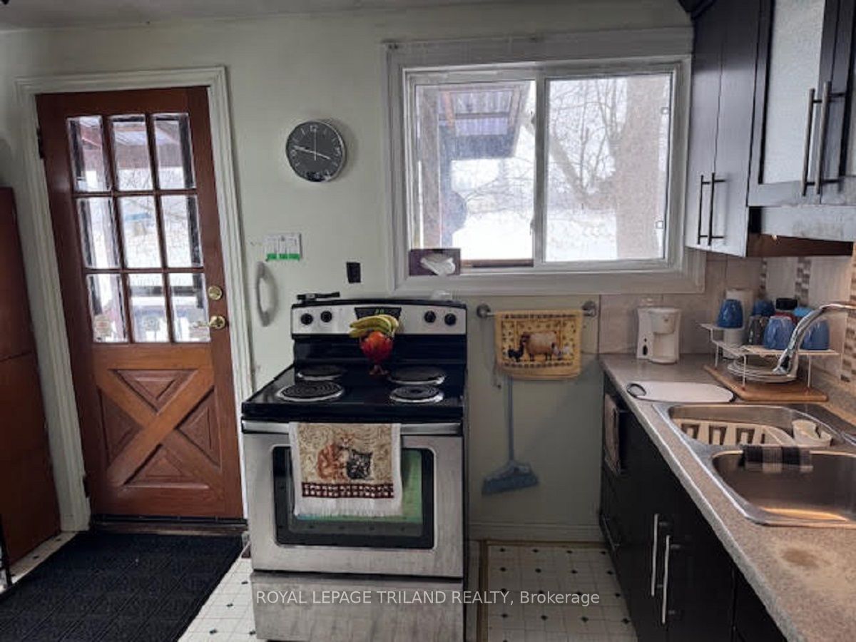 558 Crumlin Sideroad Property Photo 3