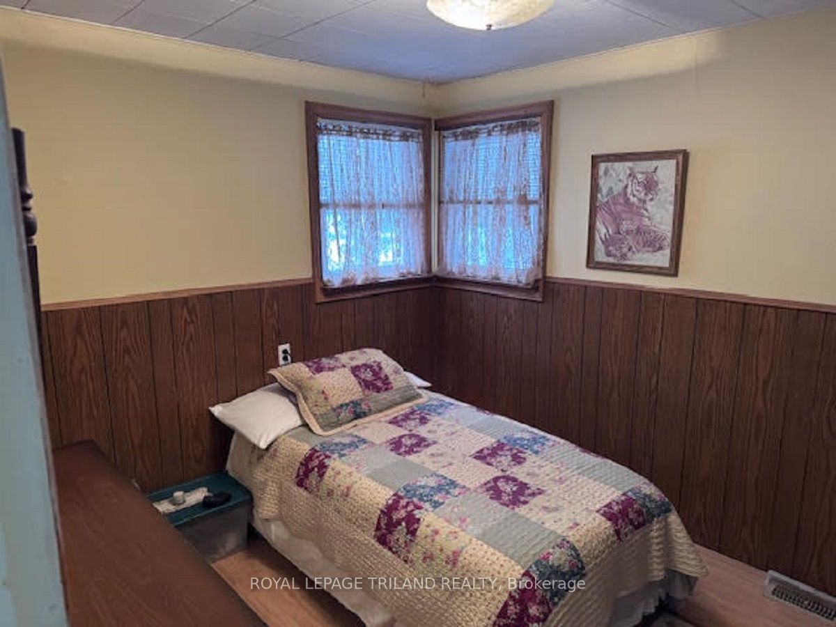 558 Crumlin Sideroad Property Photo 4