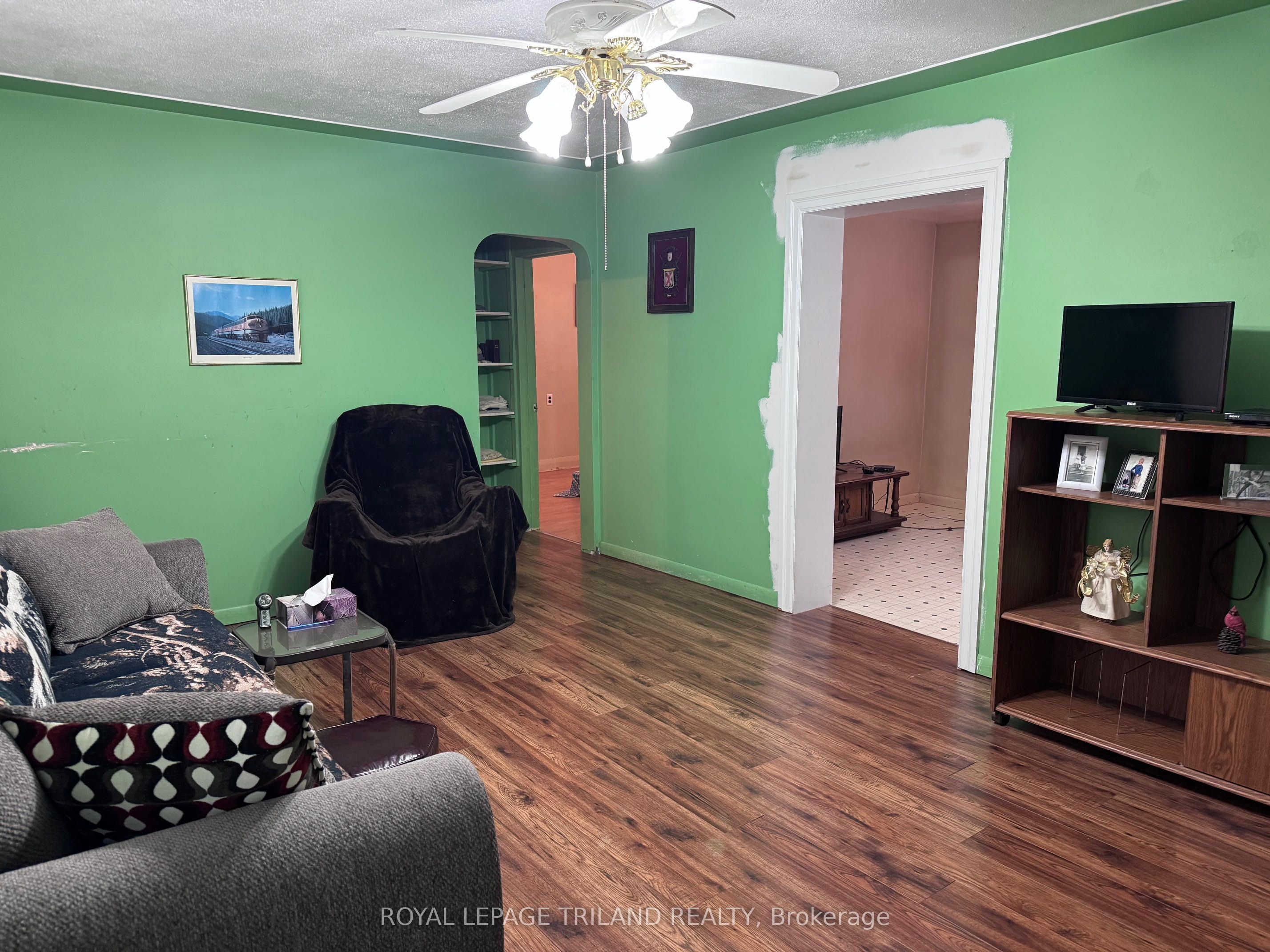 558 Crumlin Sideroad Property Photo 8
