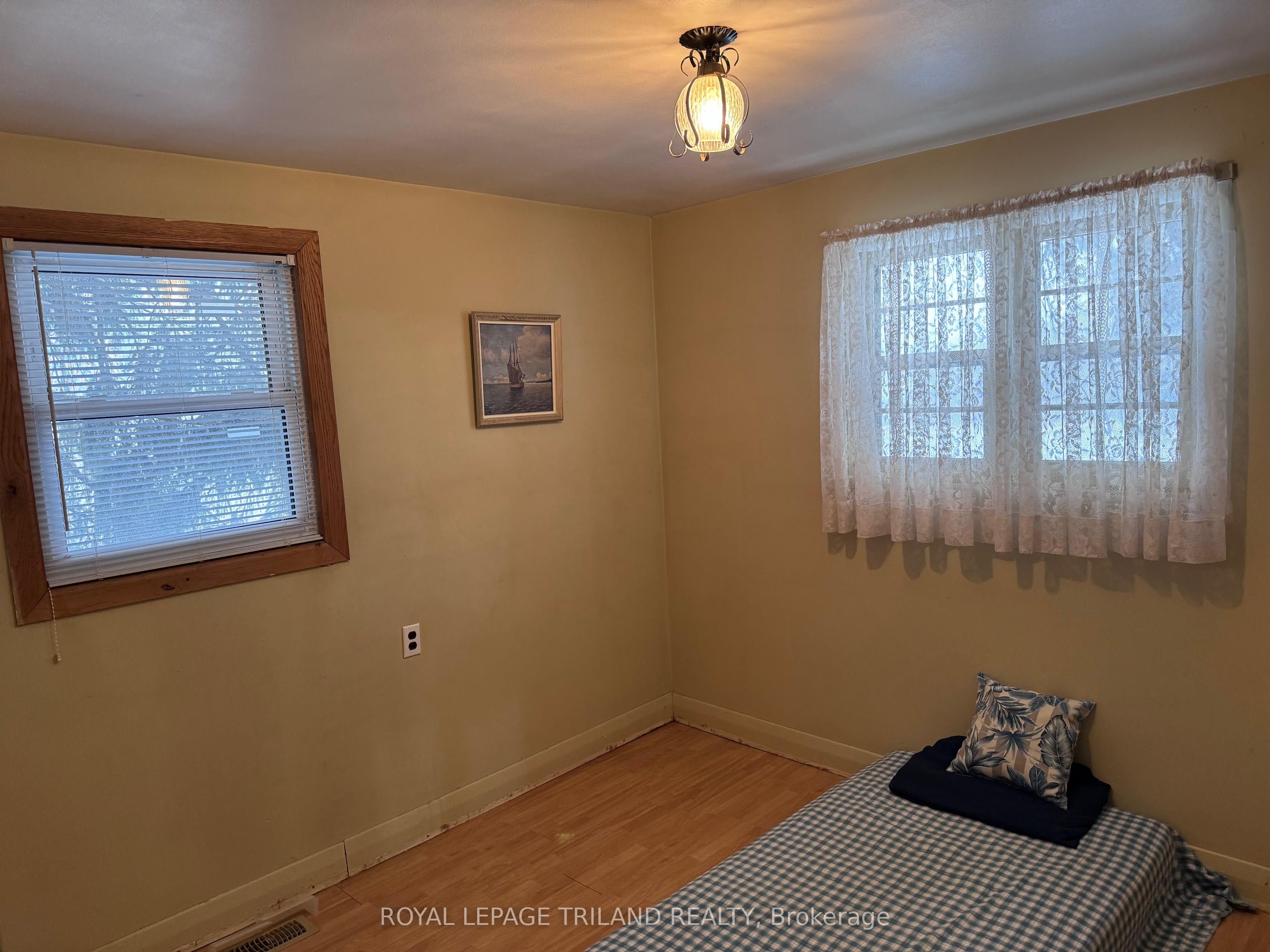 558 Crumlin Sideroad Property Photo 10