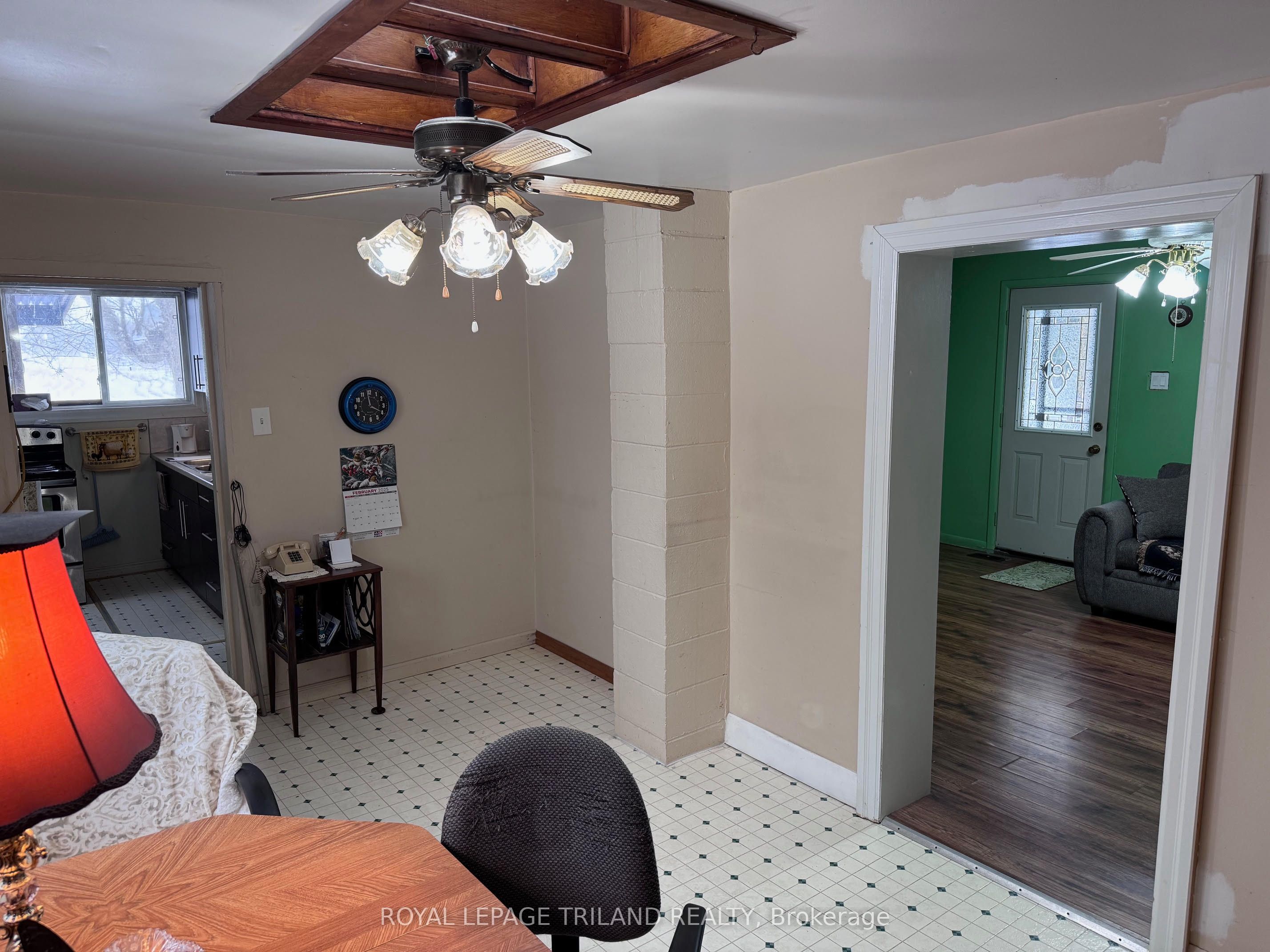 558 Crumlin Sideroad Property Photo 13
