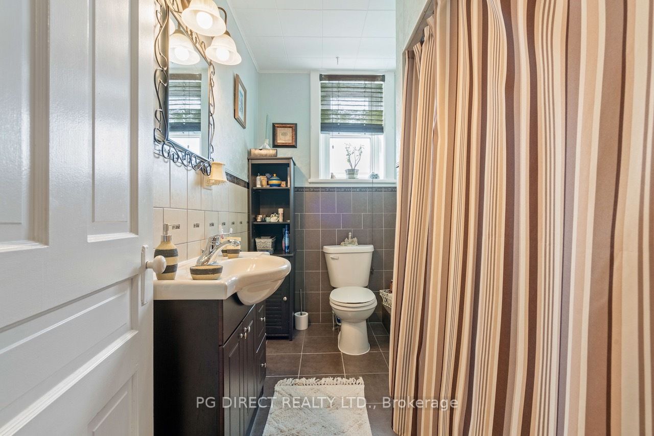219 Henry Street Property Photo 12
