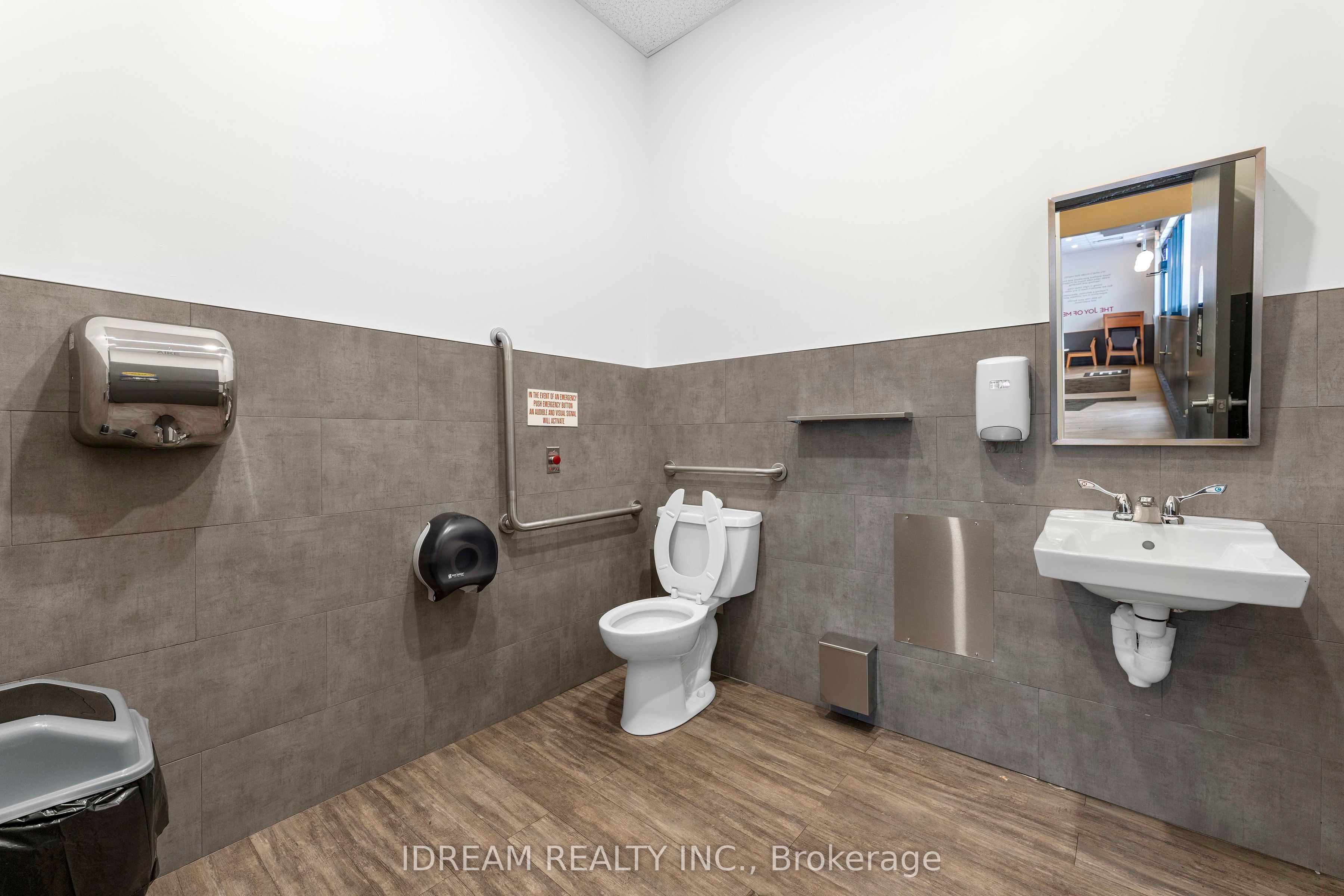 #c - 99 Main Street Property Photo 15