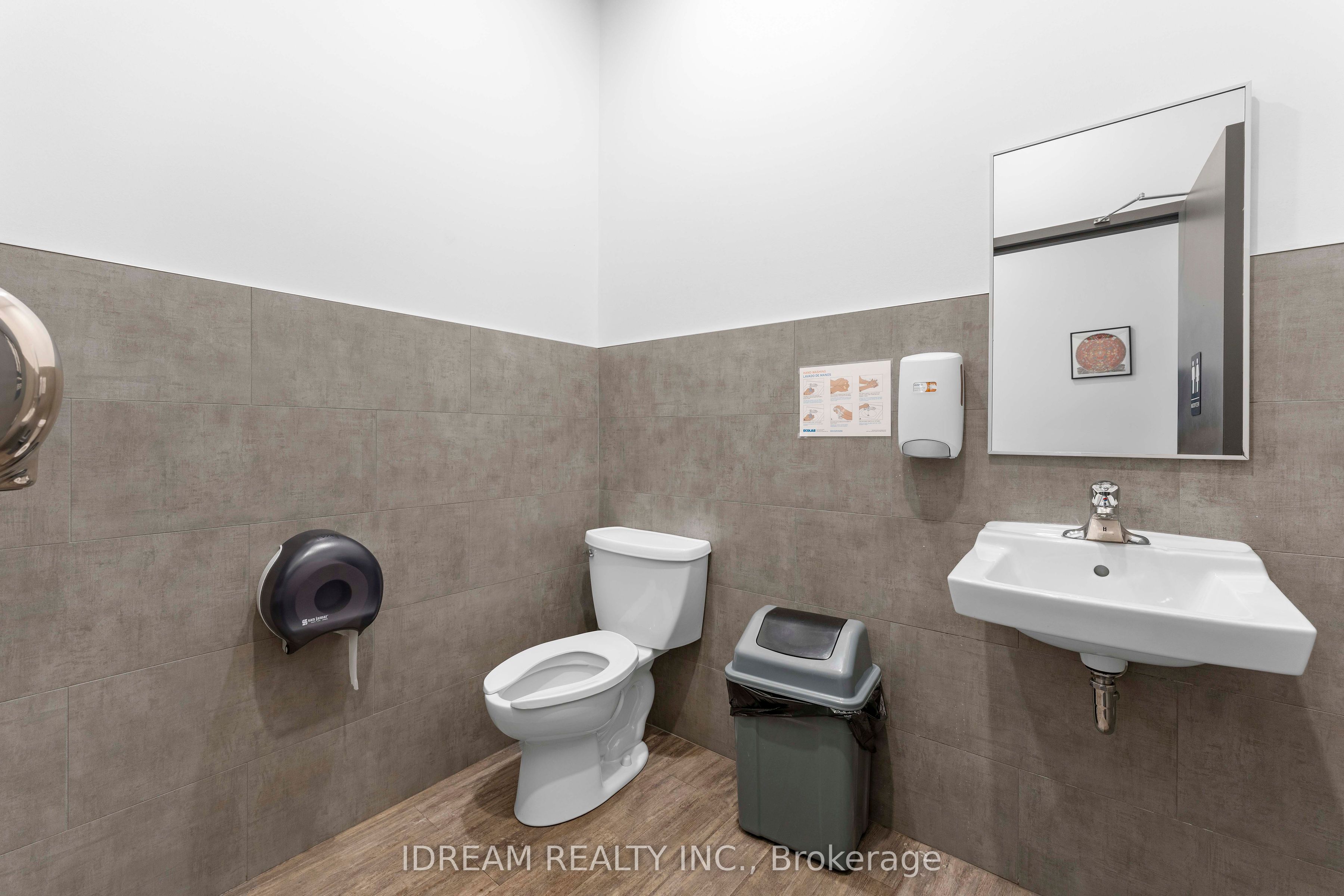 #c - 99 Main Street Property Photo 16