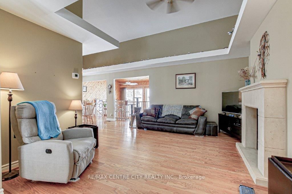 34639 Third Line Property Photo 4