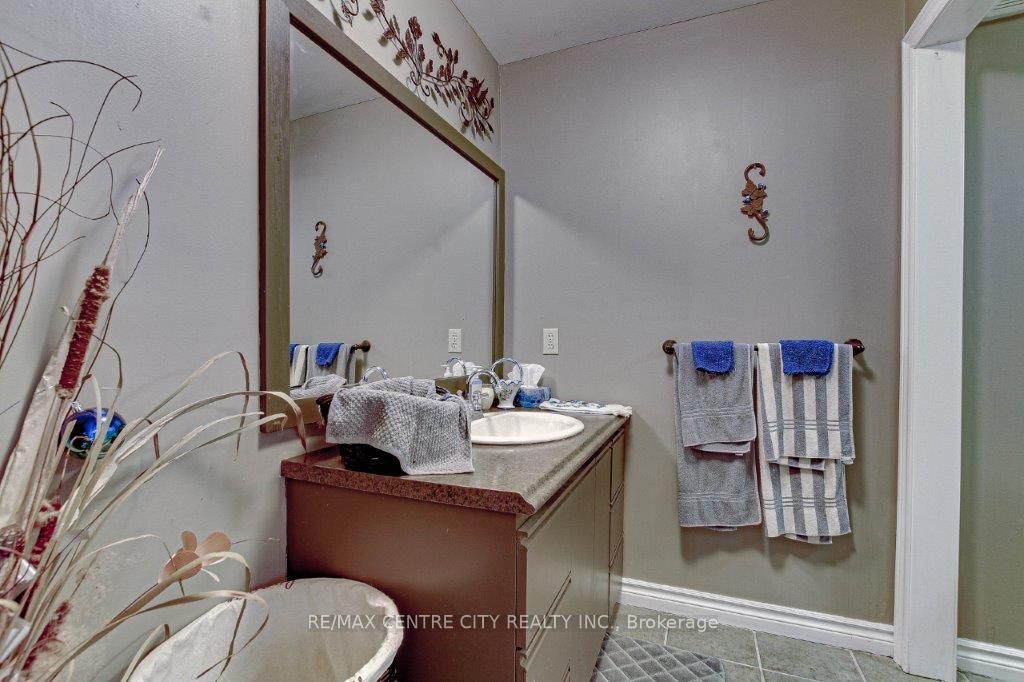 34639 Third Line Property Photo 32