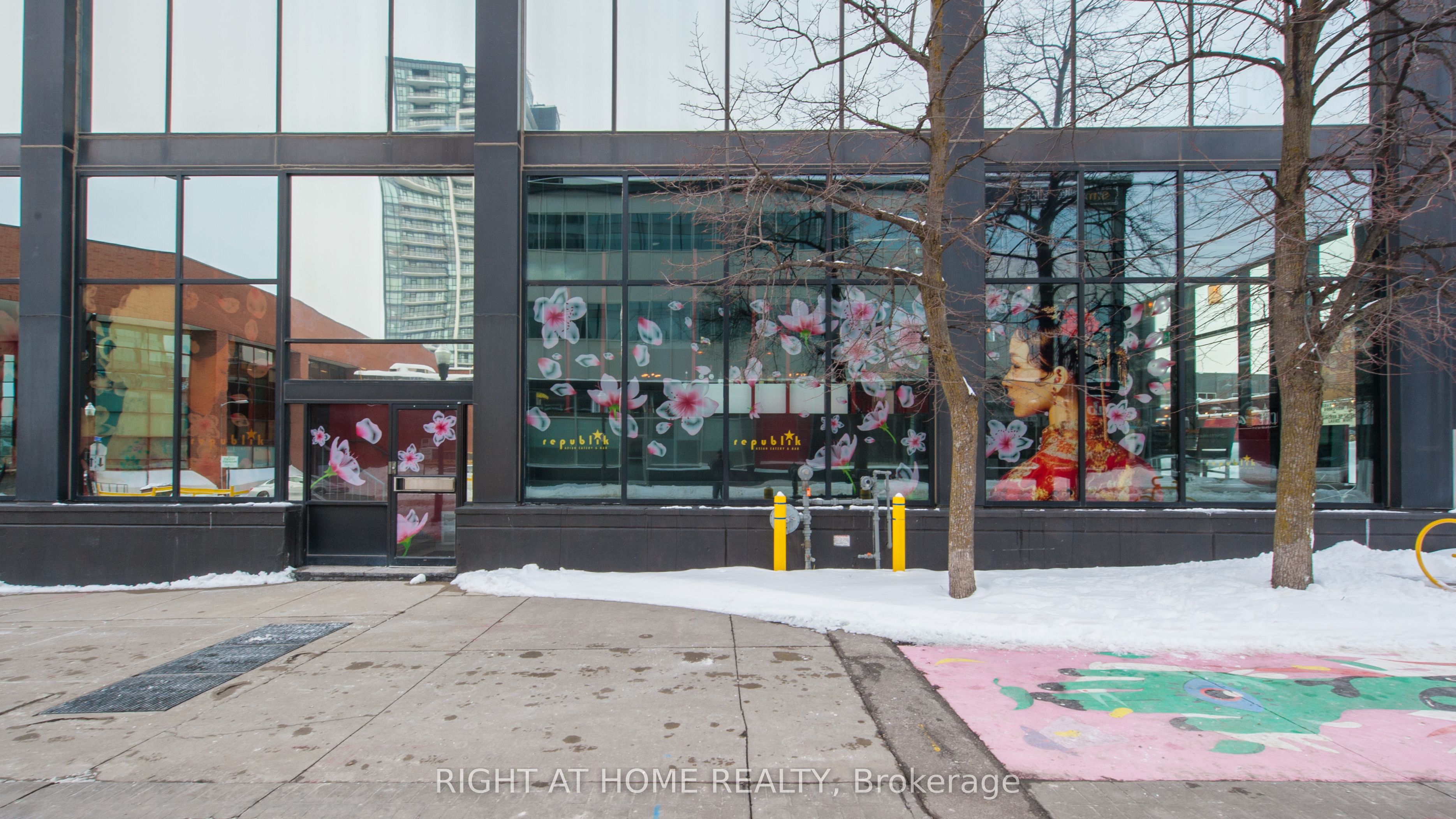 #102 - 305 King Street Property Photo 1
