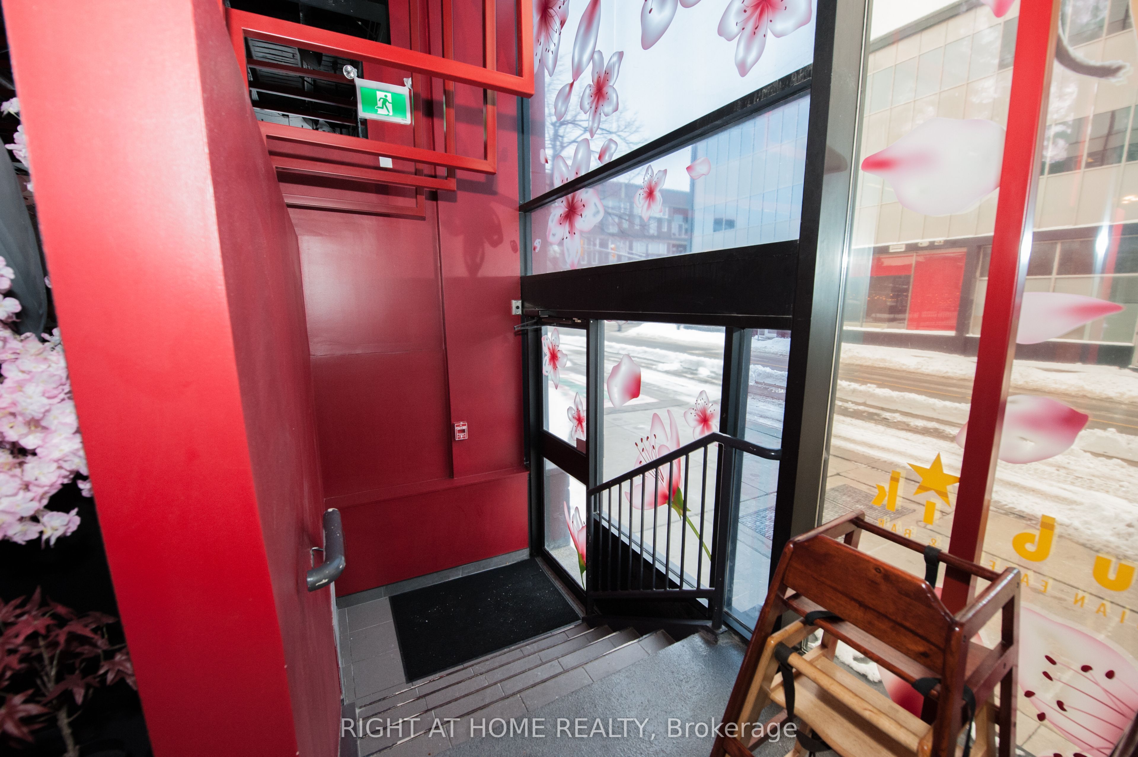 #102 - 305 King Street Property Photo 15