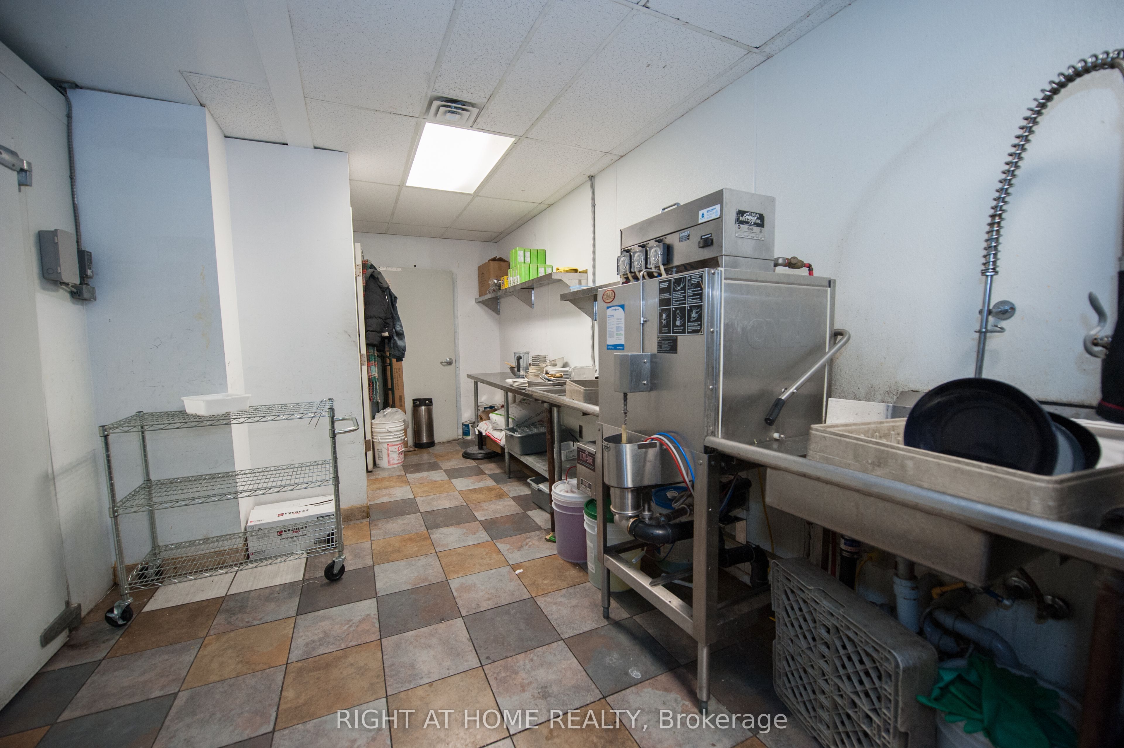 #102 - 305 King Street Property Photo 20