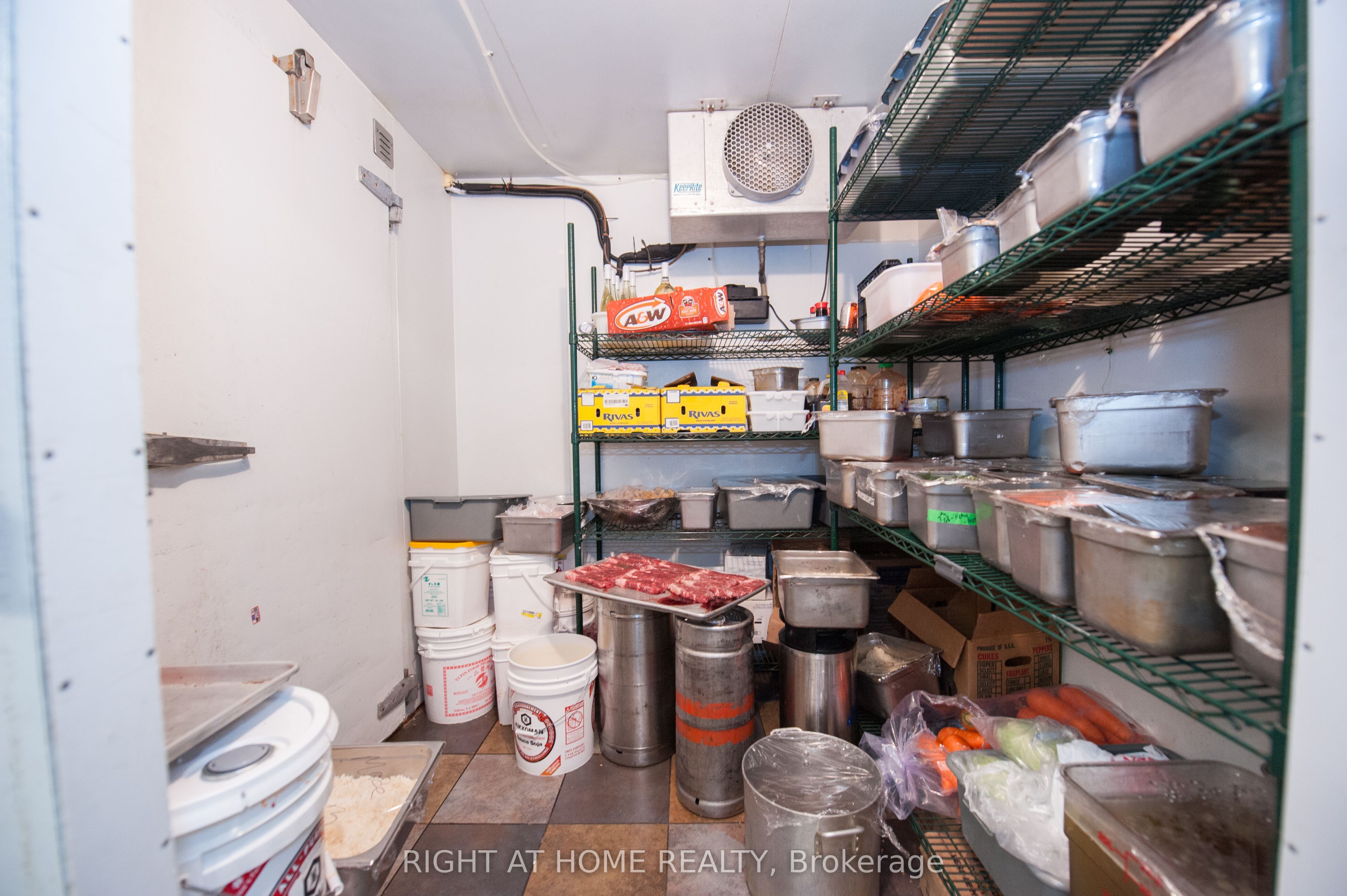 #102 - 305 King Street Property Photo 21