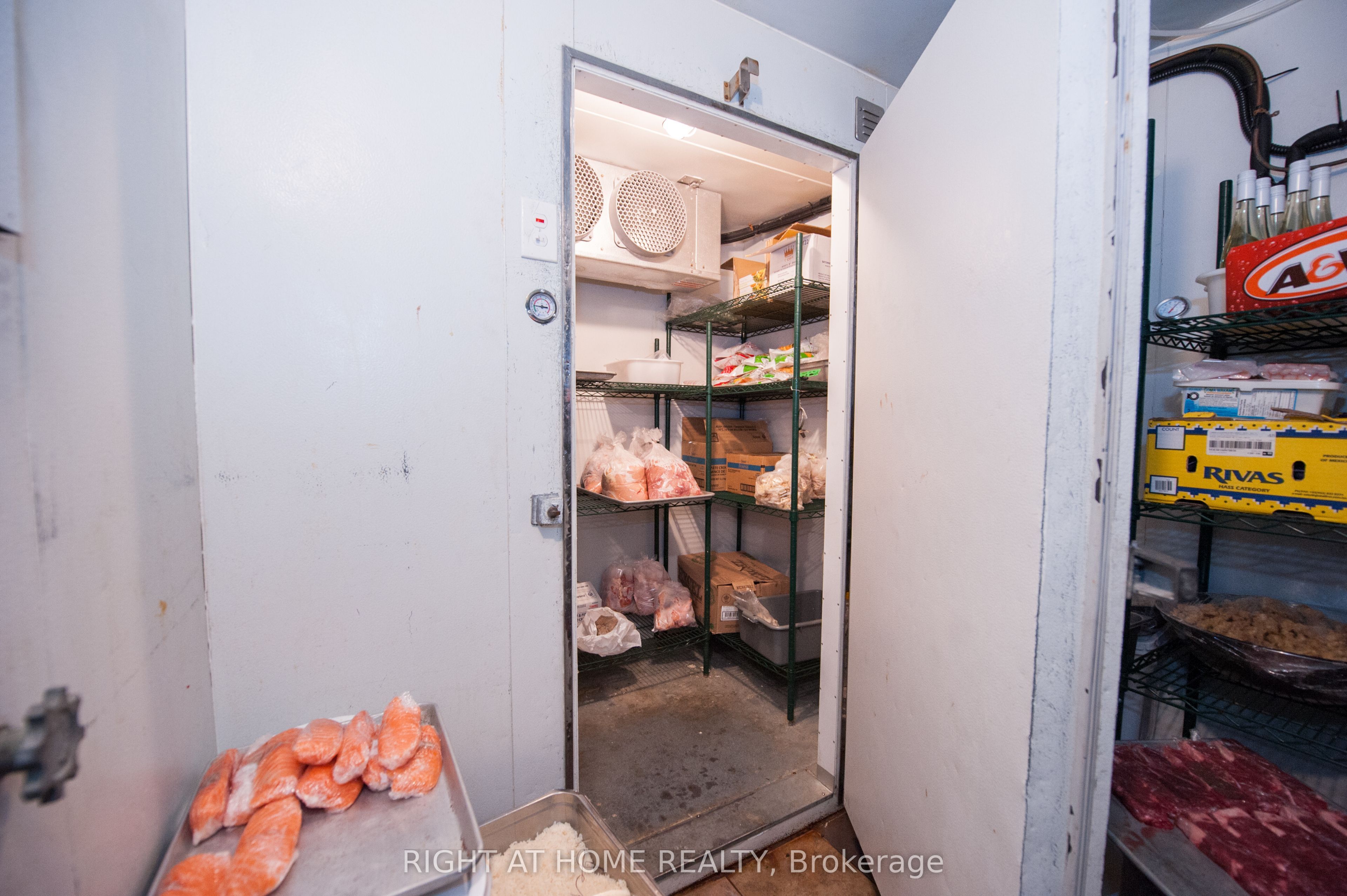 #102 - 305 King Street Property Photo 22
