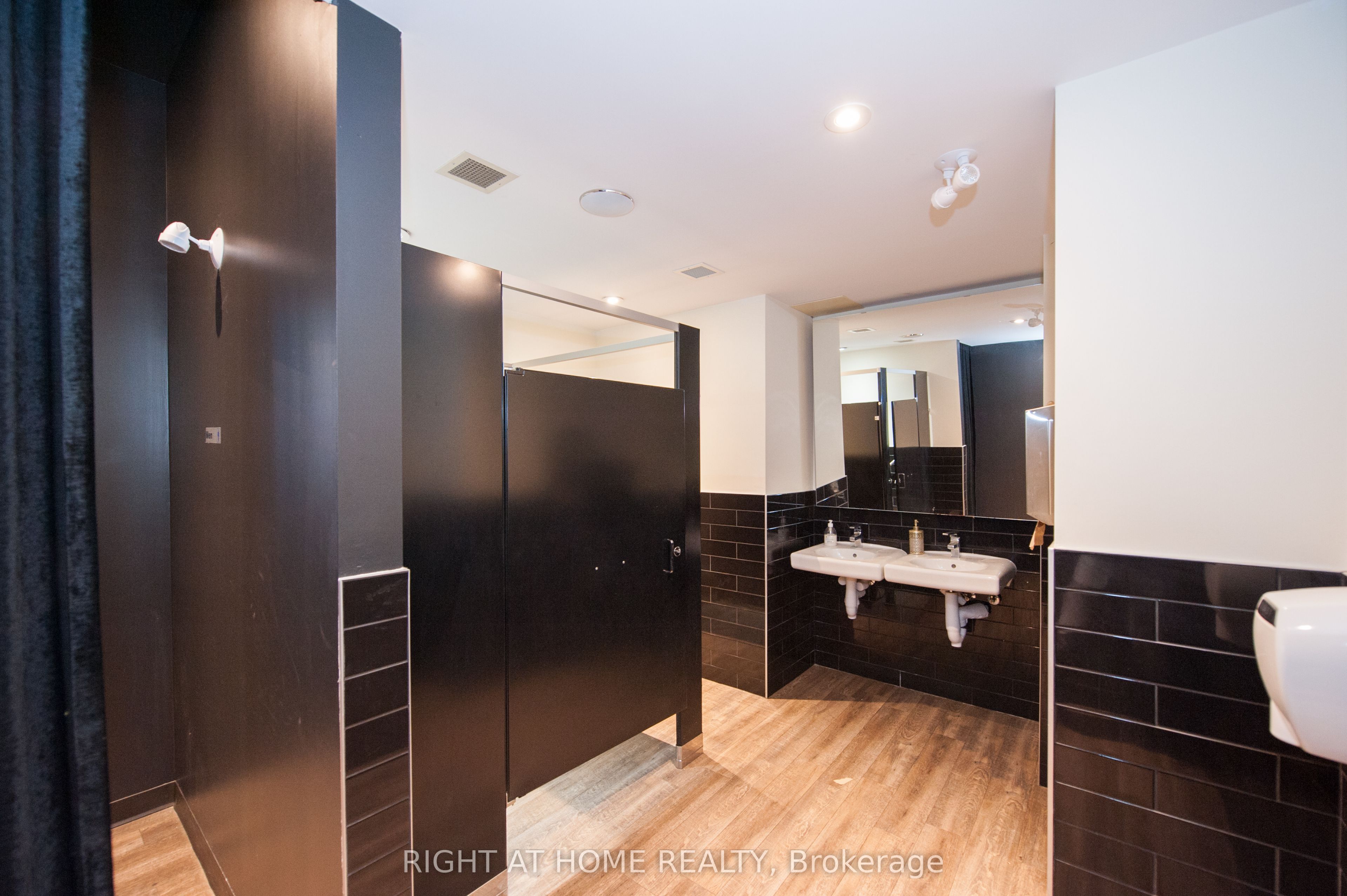 #102 - 305 King Street Property Photo 23