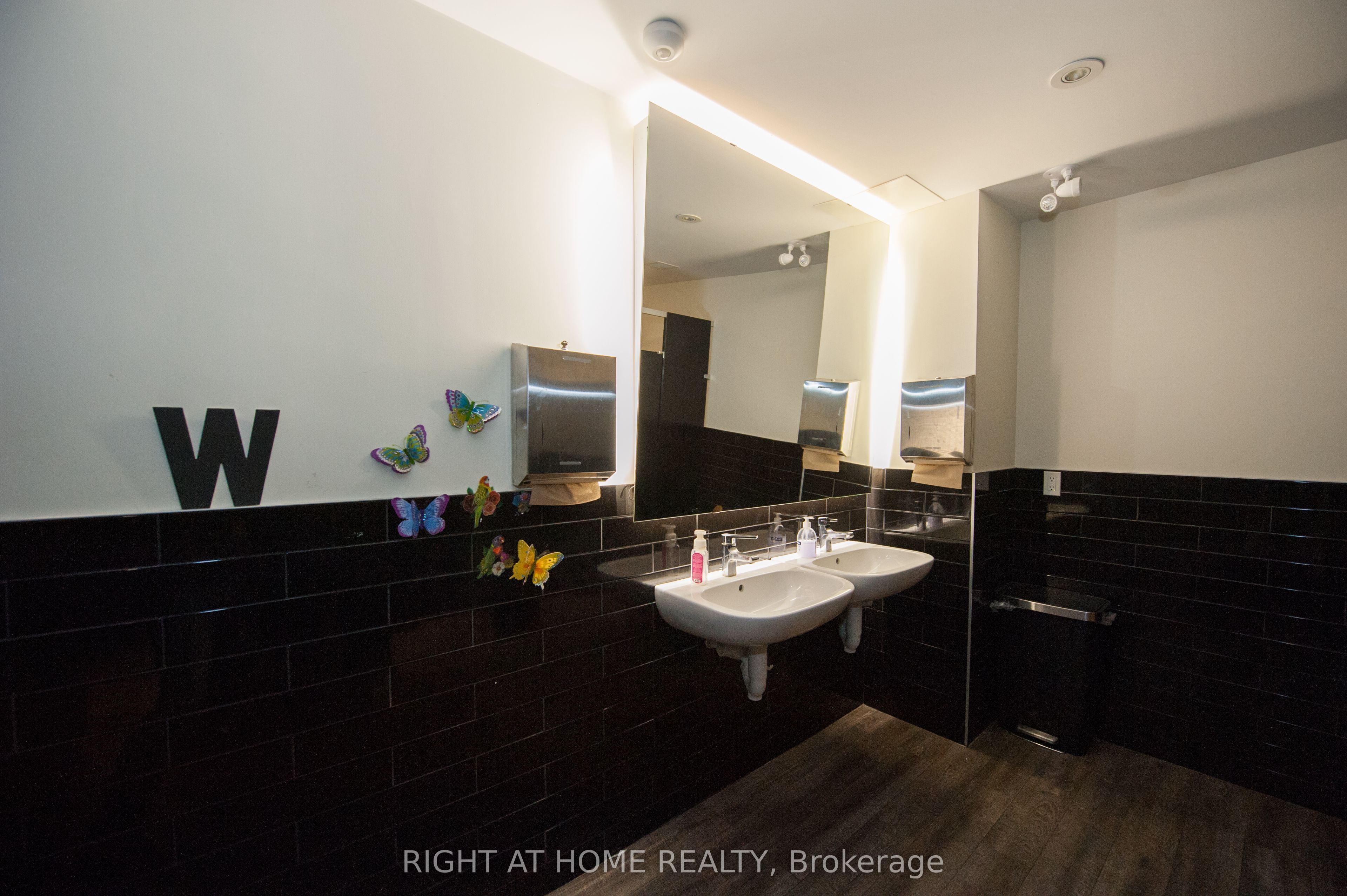 #102 - 305 King Street Property Photo 24