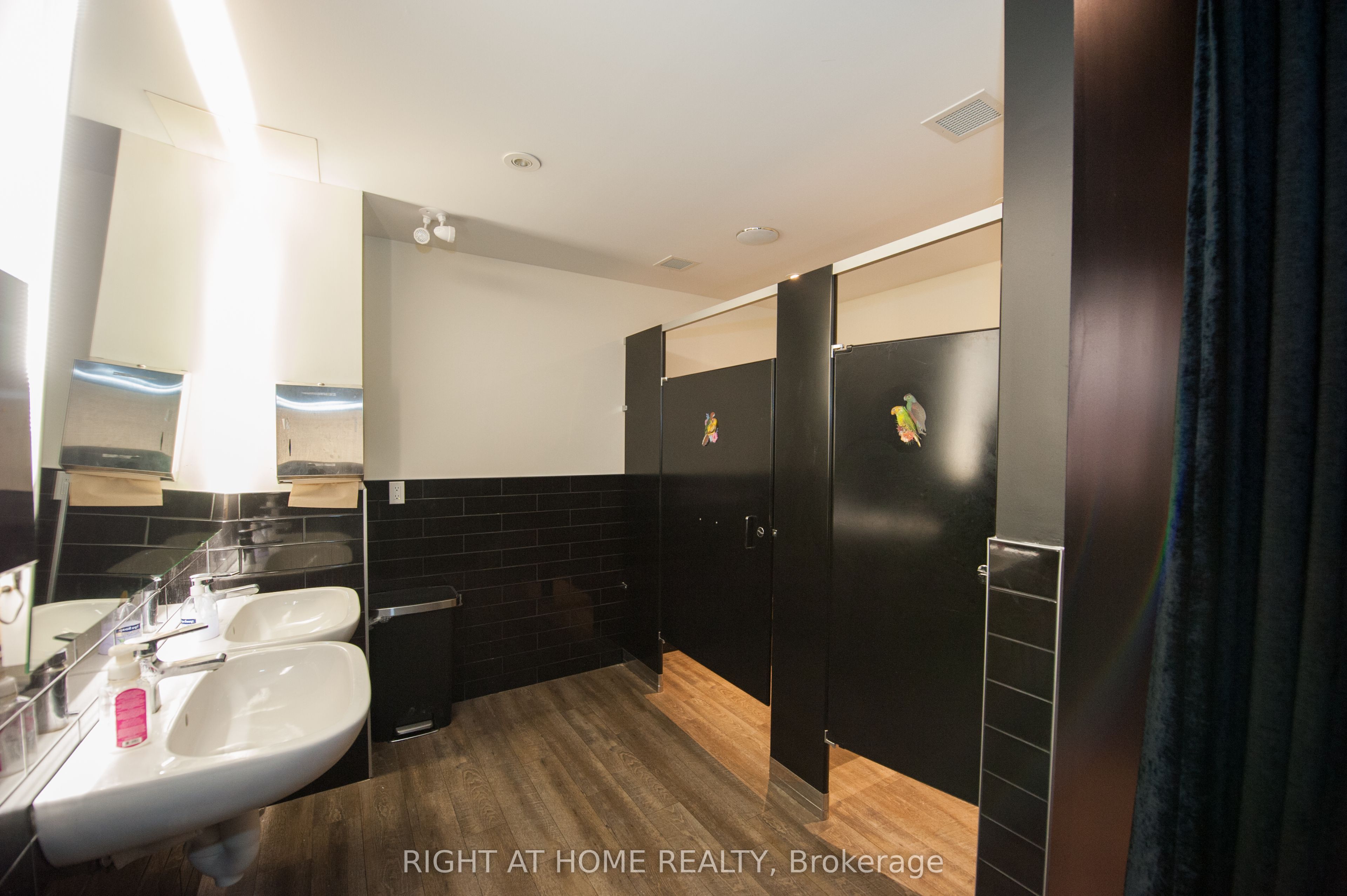 #102 - 305 King Street Property Photo 25
