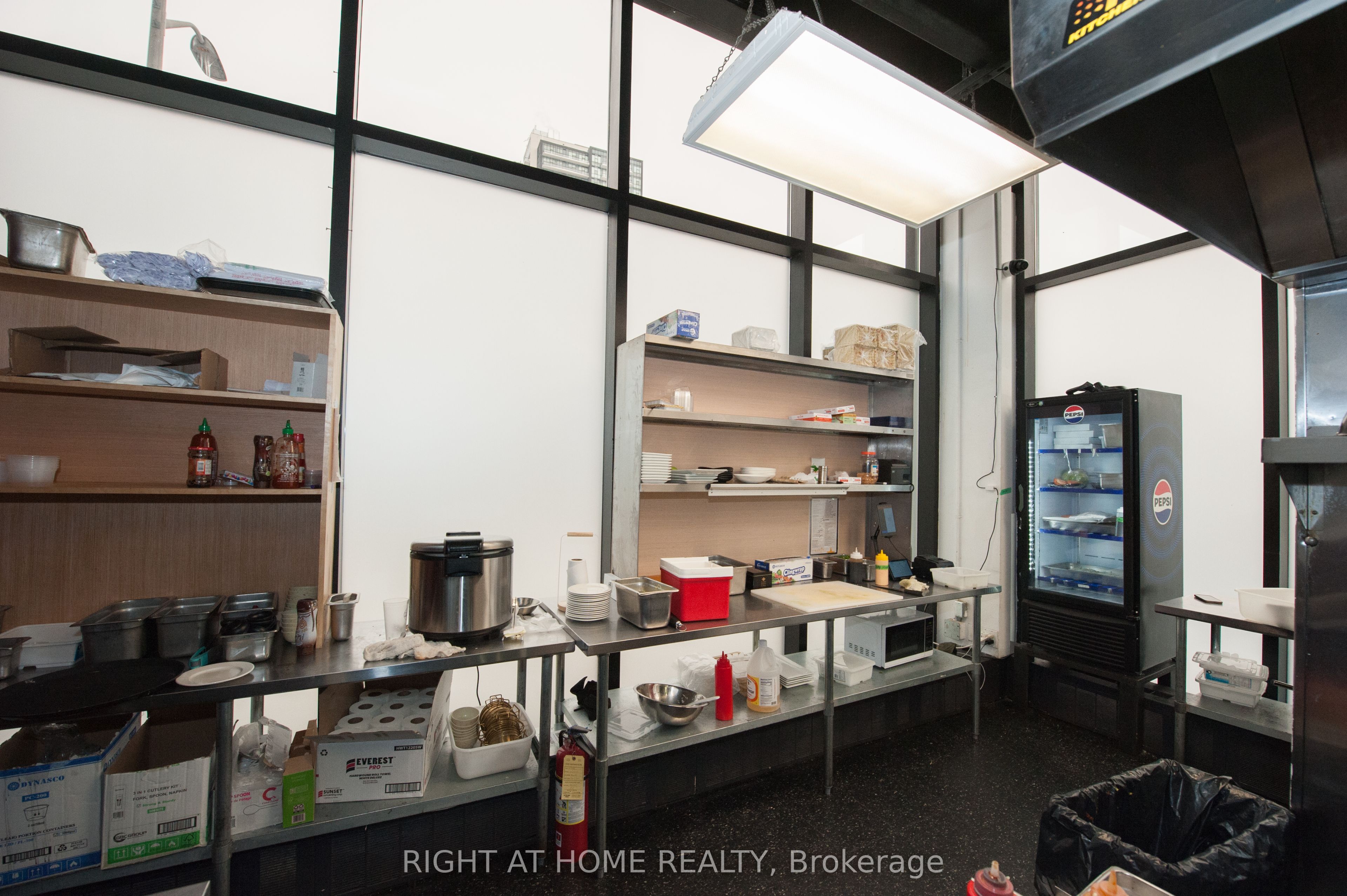#102 - 305 King Street Property Photo 28