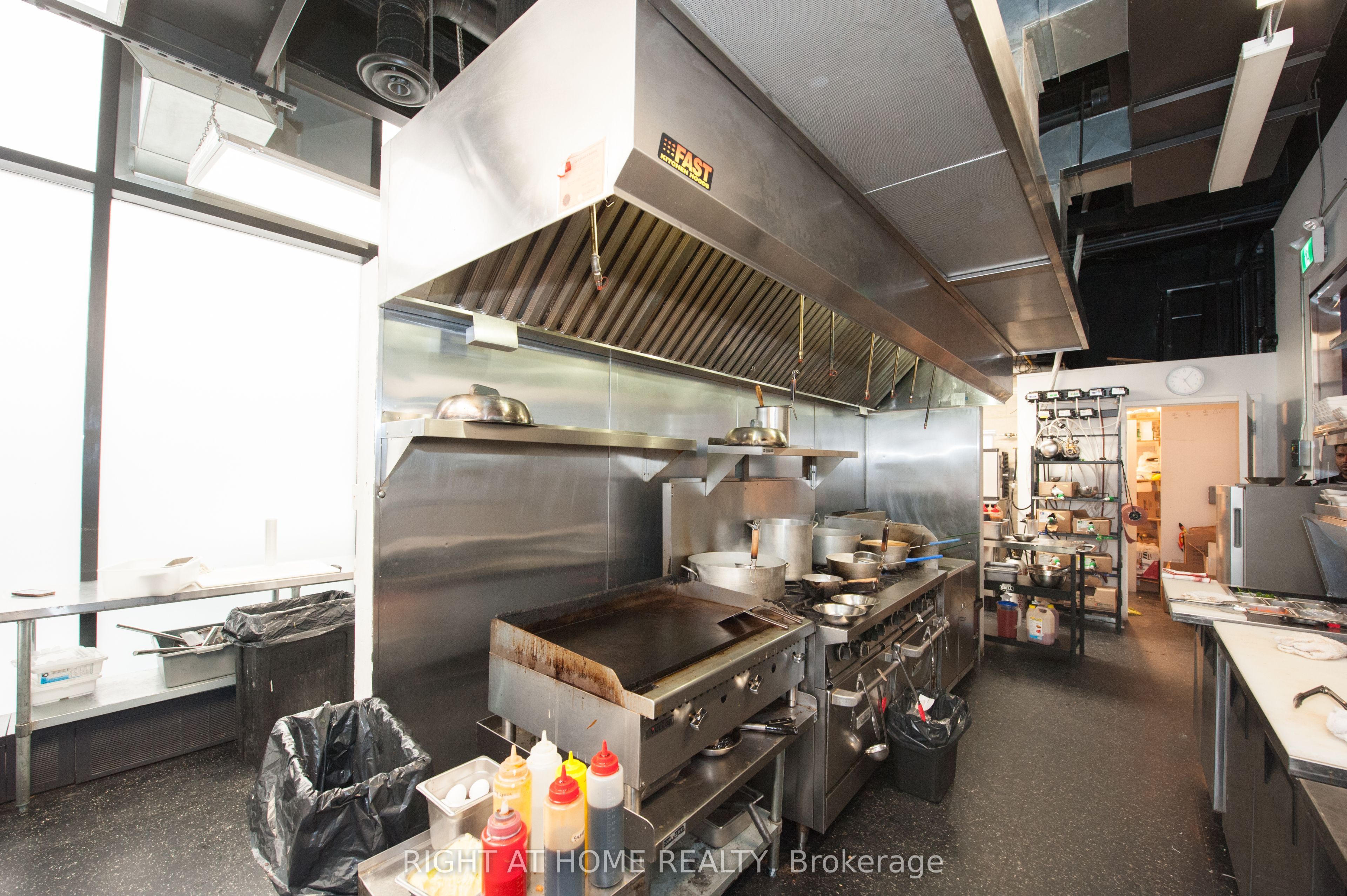 #102 - 305 King Street Property Photo 30