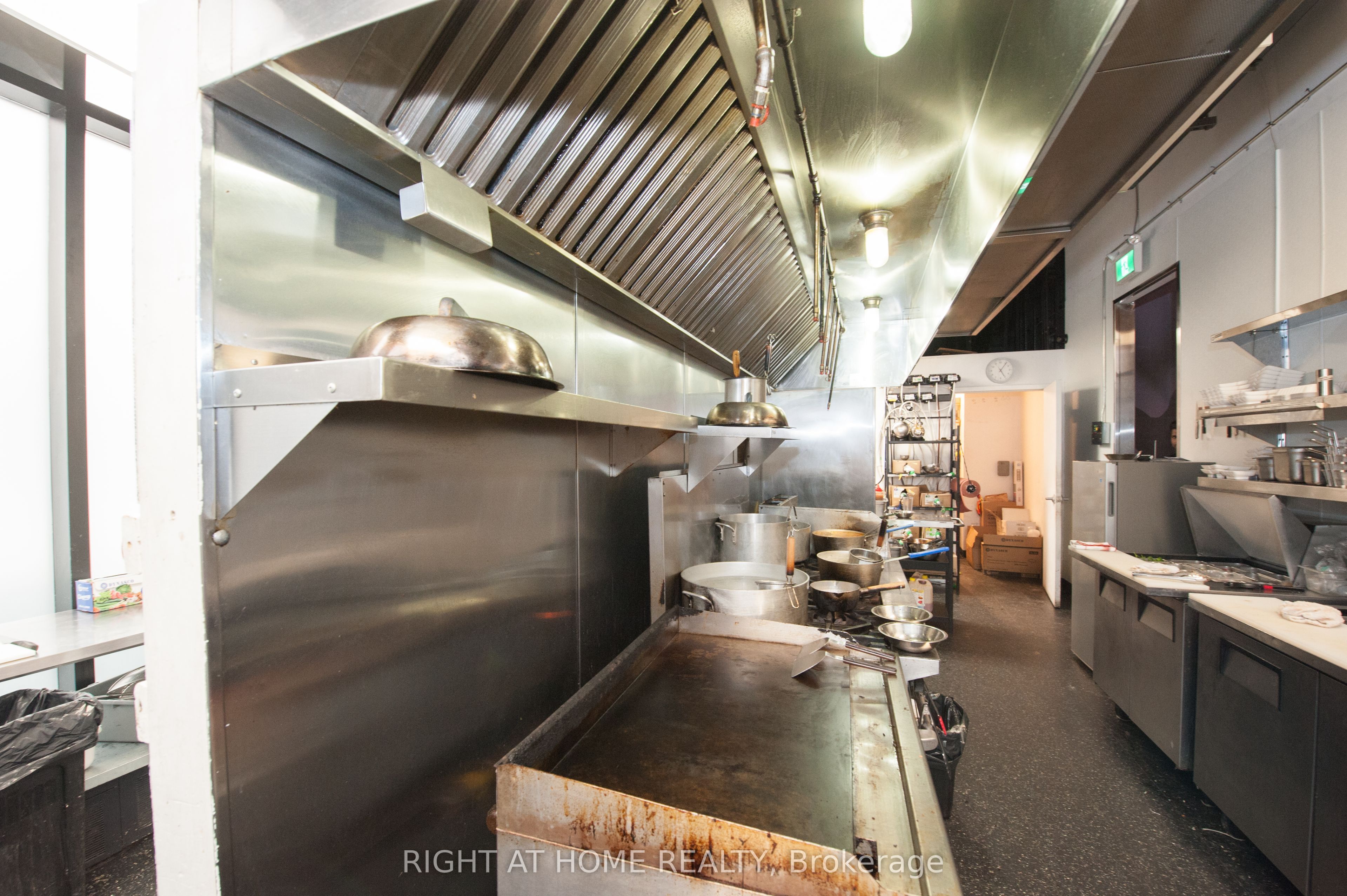 #102 - 305 King Street Property Photo 31
