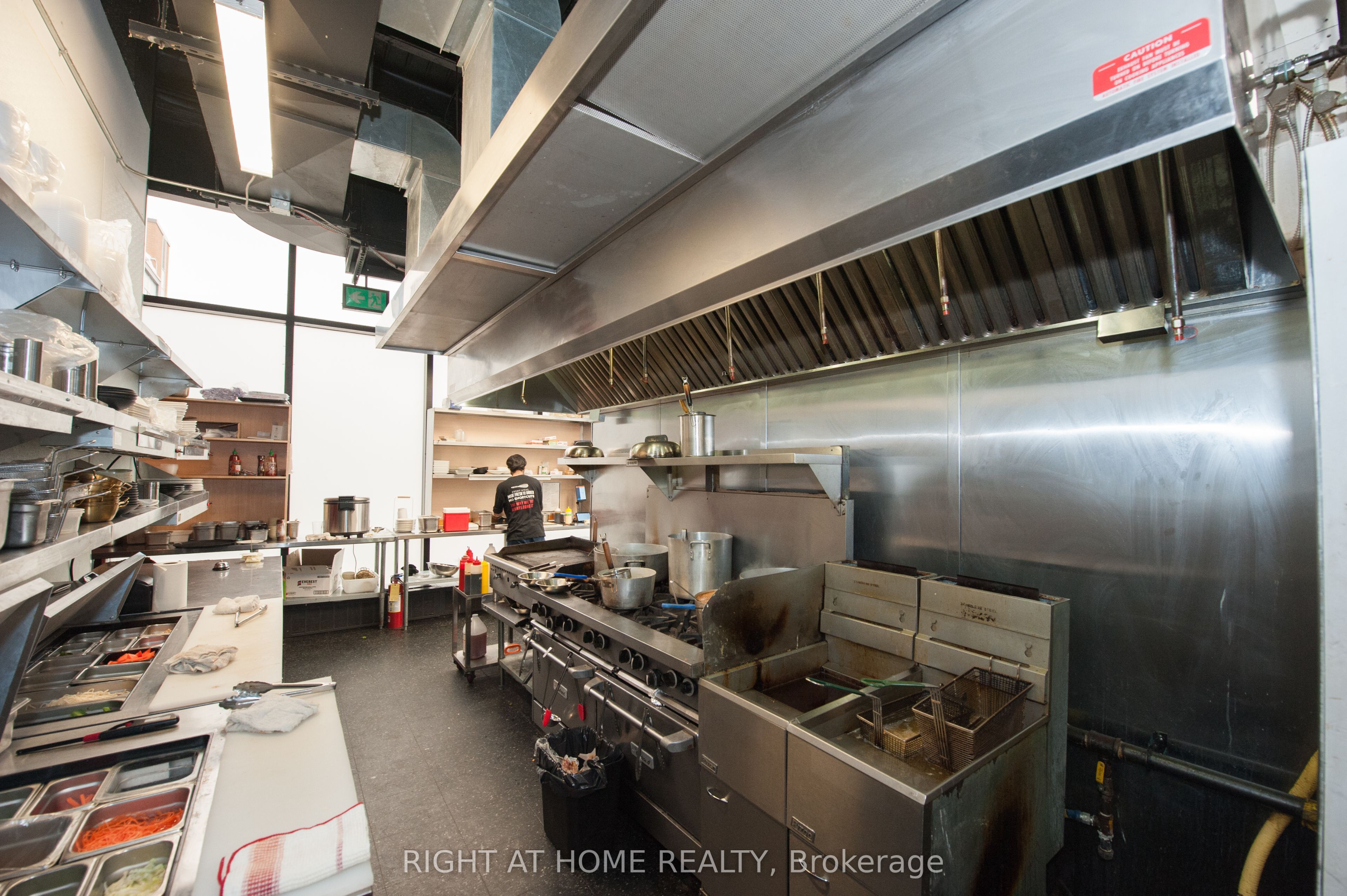 #102 - 305 King Street Property Photo 32