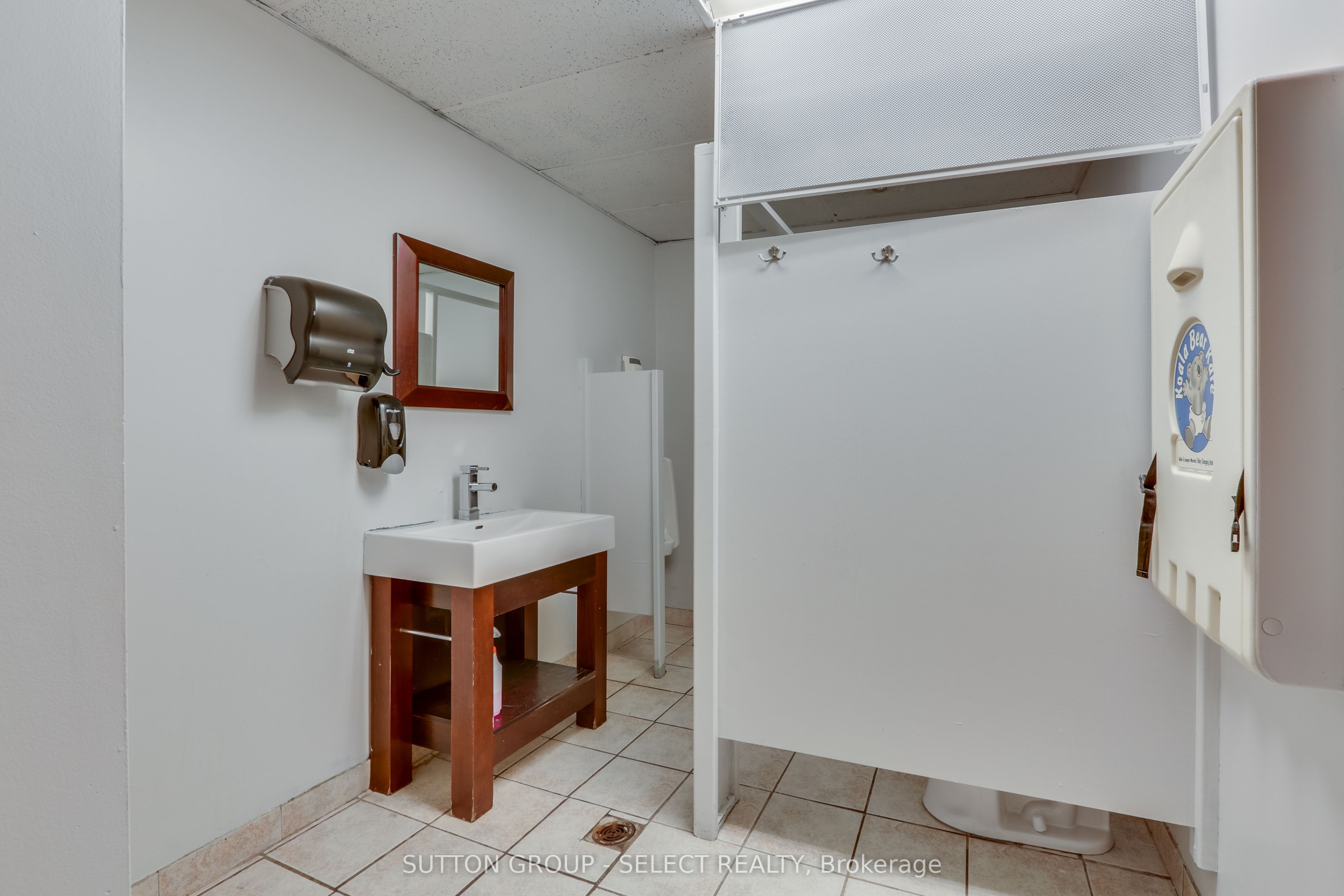 #unit #a - 1288 Commissioners Road Property Photo 28