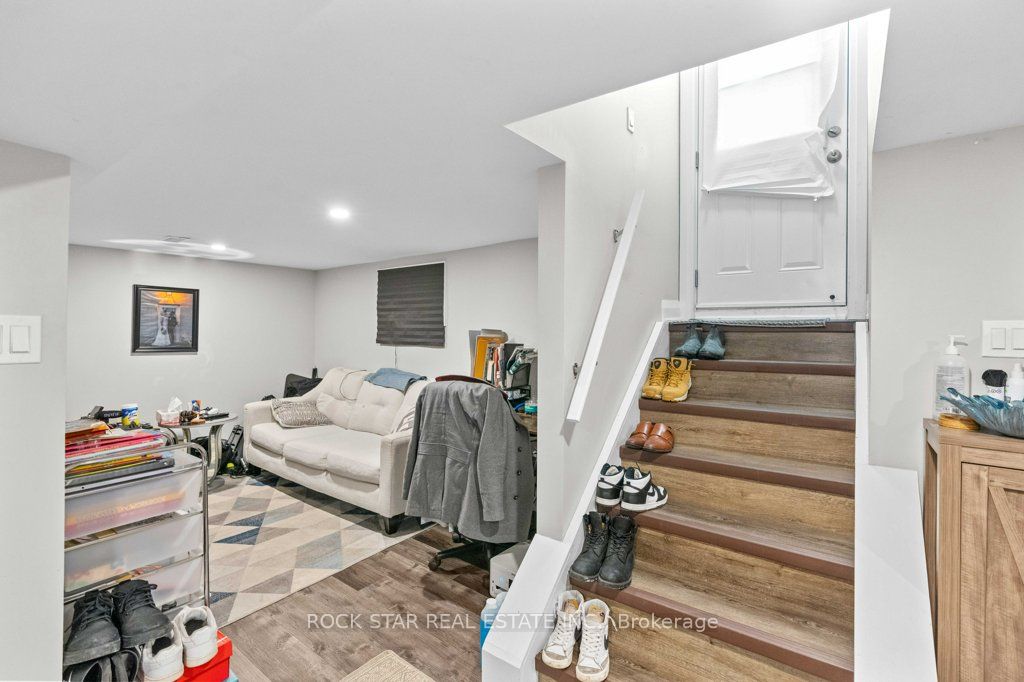 20 Holton Avenue Property Photo 4