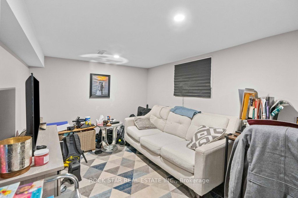 20 Holton Avenue Property Photo 5