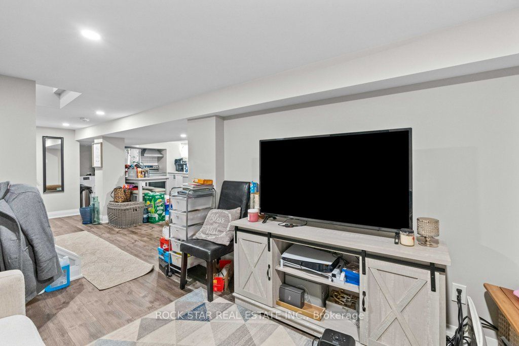 20 Holton Avenue Property Photo 6