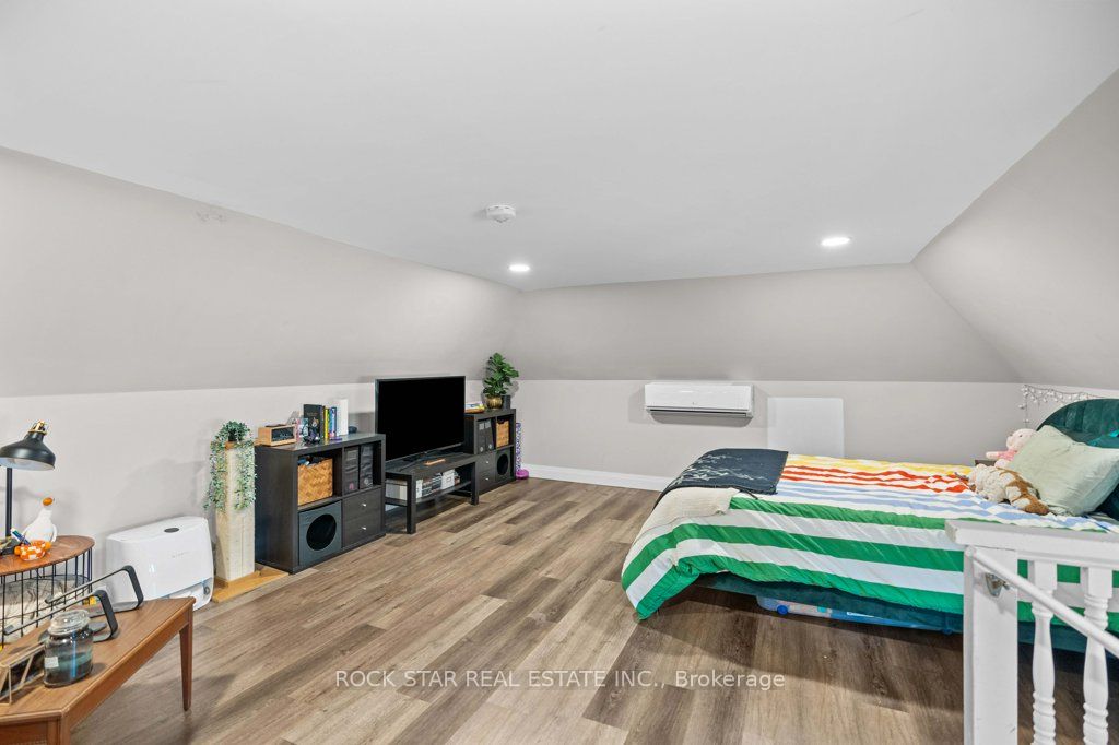 20 Holton Avenue Property Photo 17