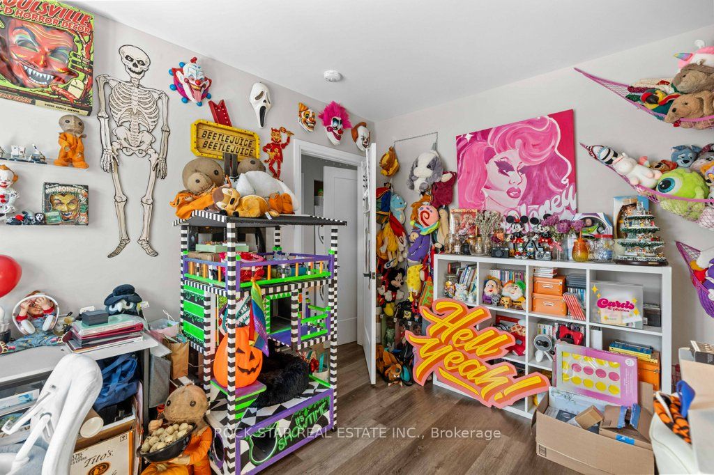 20 Holton Avenue Property Photo 25