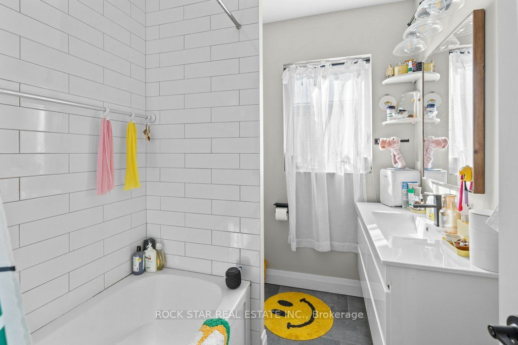 20 Holton Avenue Property Photo 27