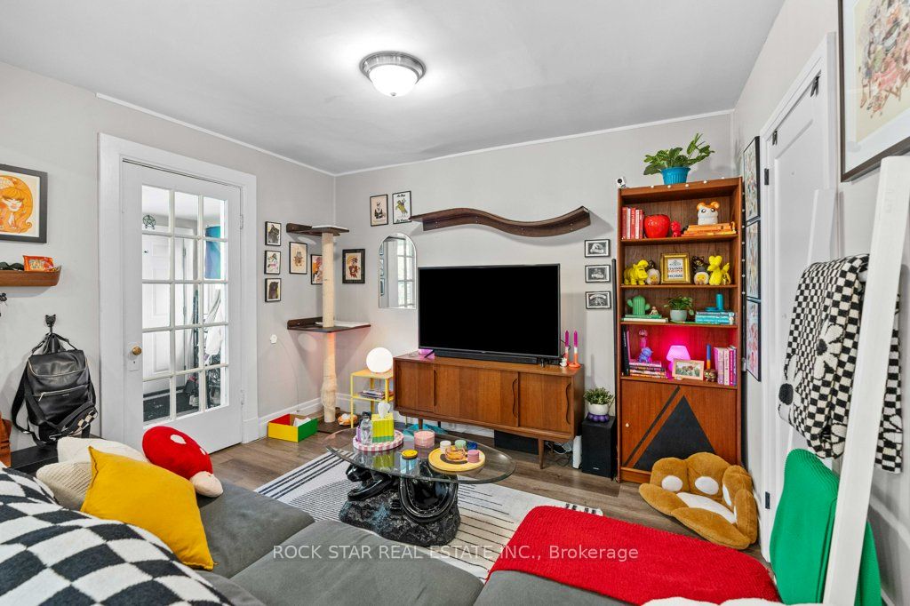 20 Holton Avenue Property Photo 28