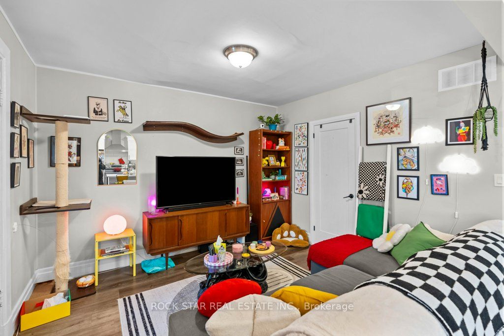 20 Holton Avenue Property Photo 29