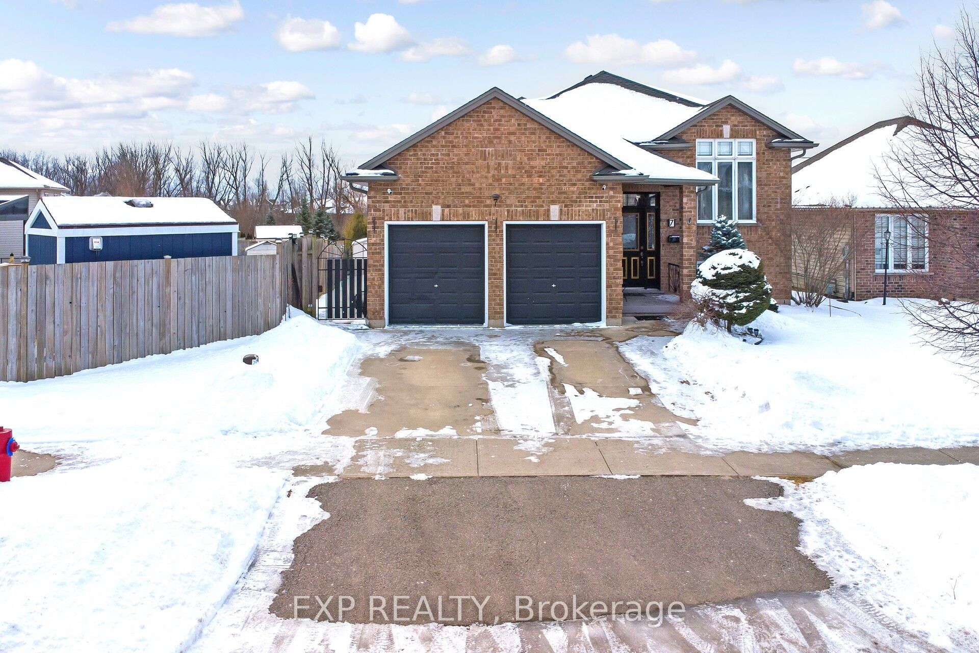 7 Lynbrook Lane Property Photo 1