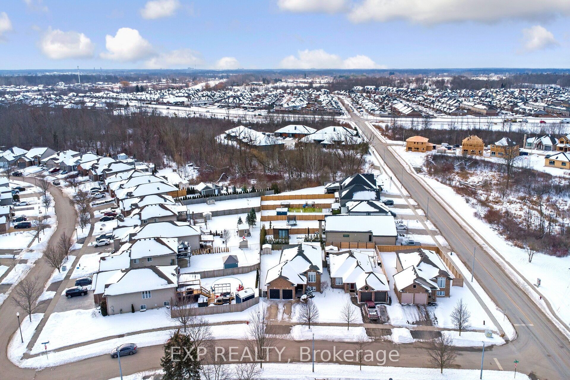 7 Lynbrook Lane Property Photo 3