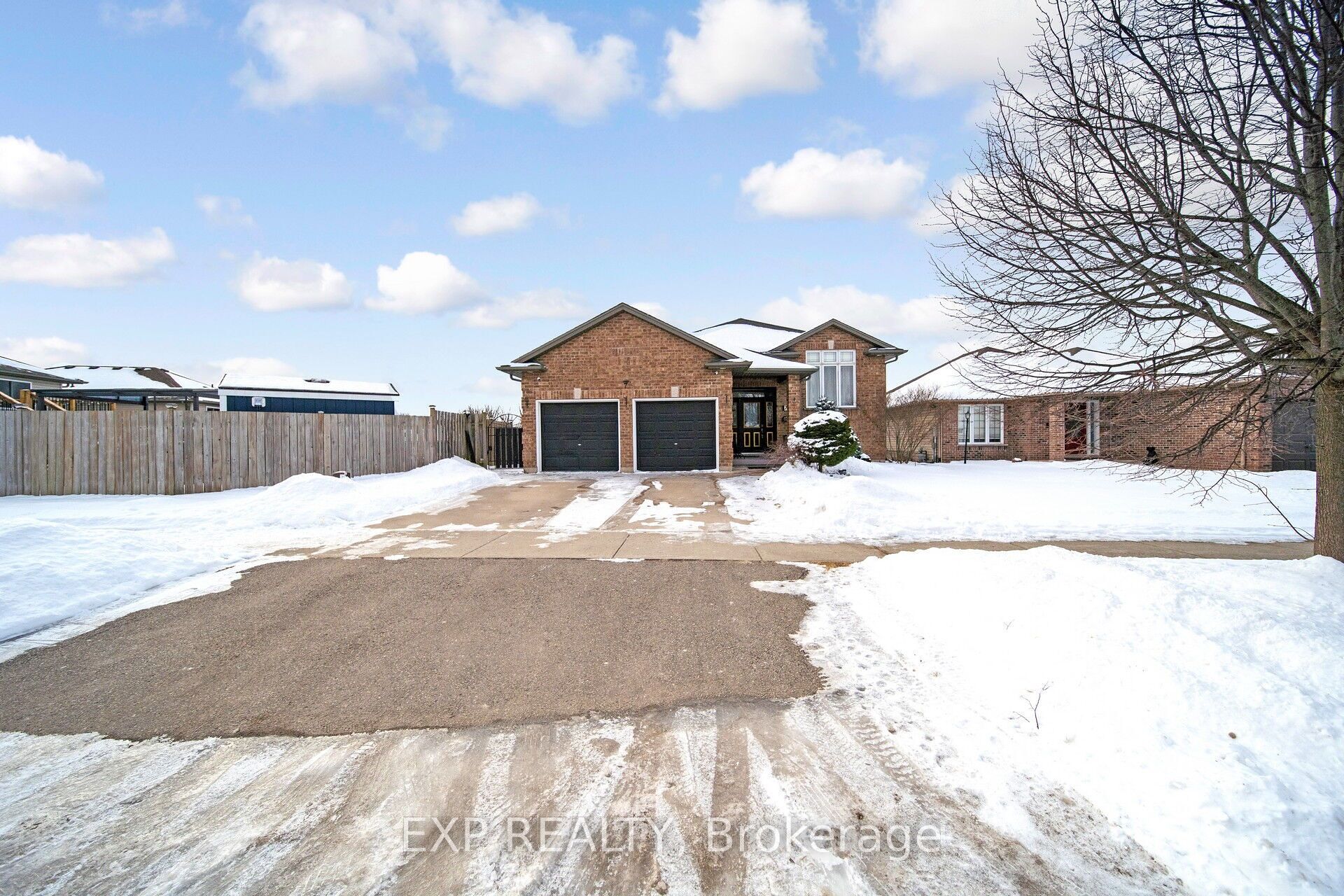 7 Lynbrook Lane Property Photo 4