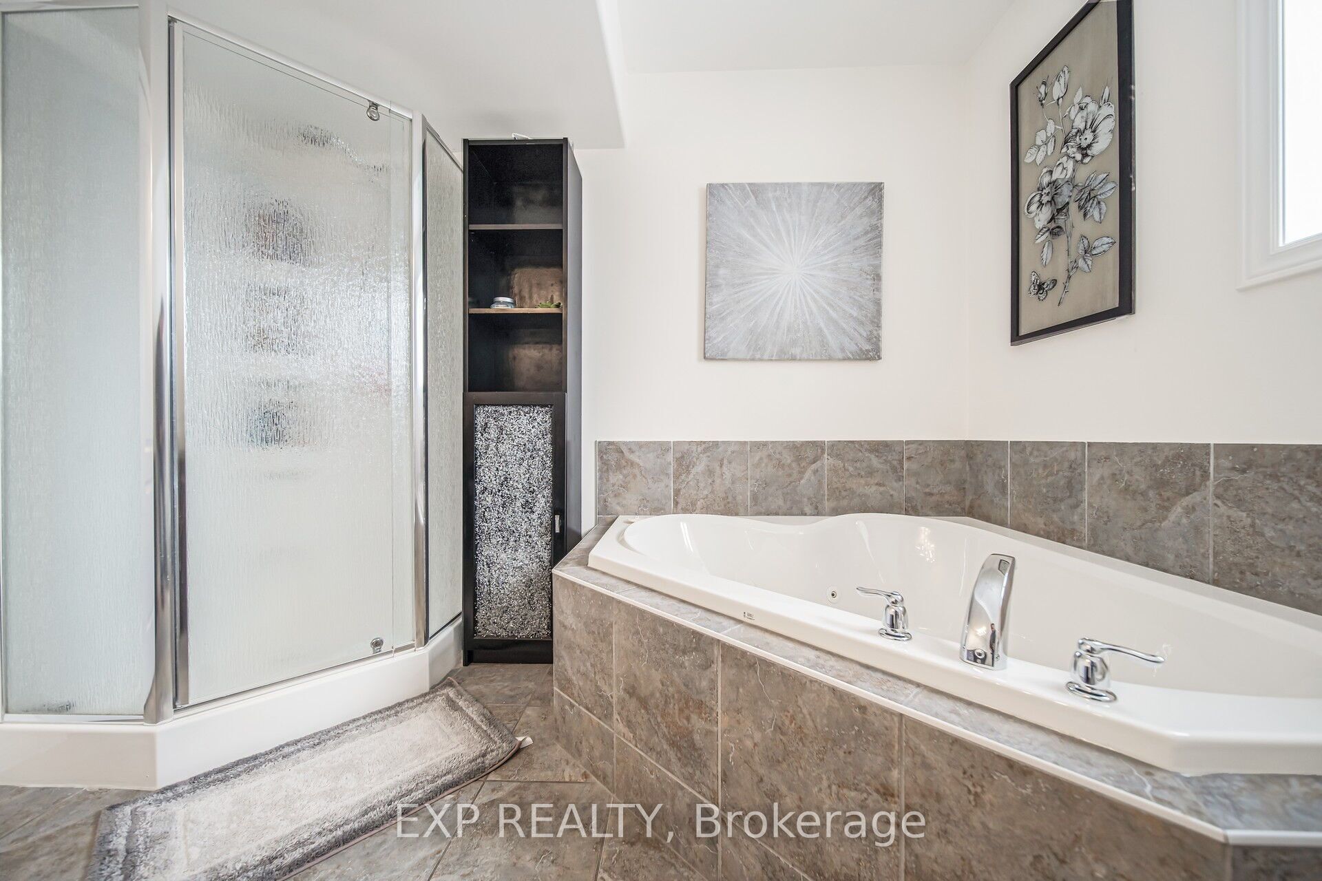 7 Lynbrook Lane Property Photo 8