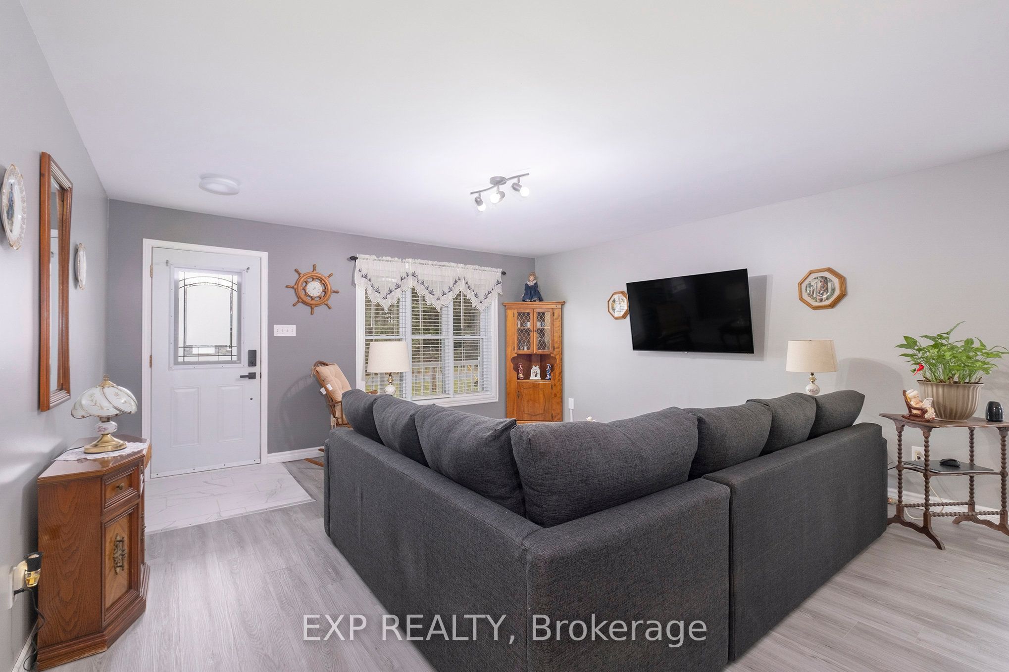 2190 Valley Street Property Photo 6