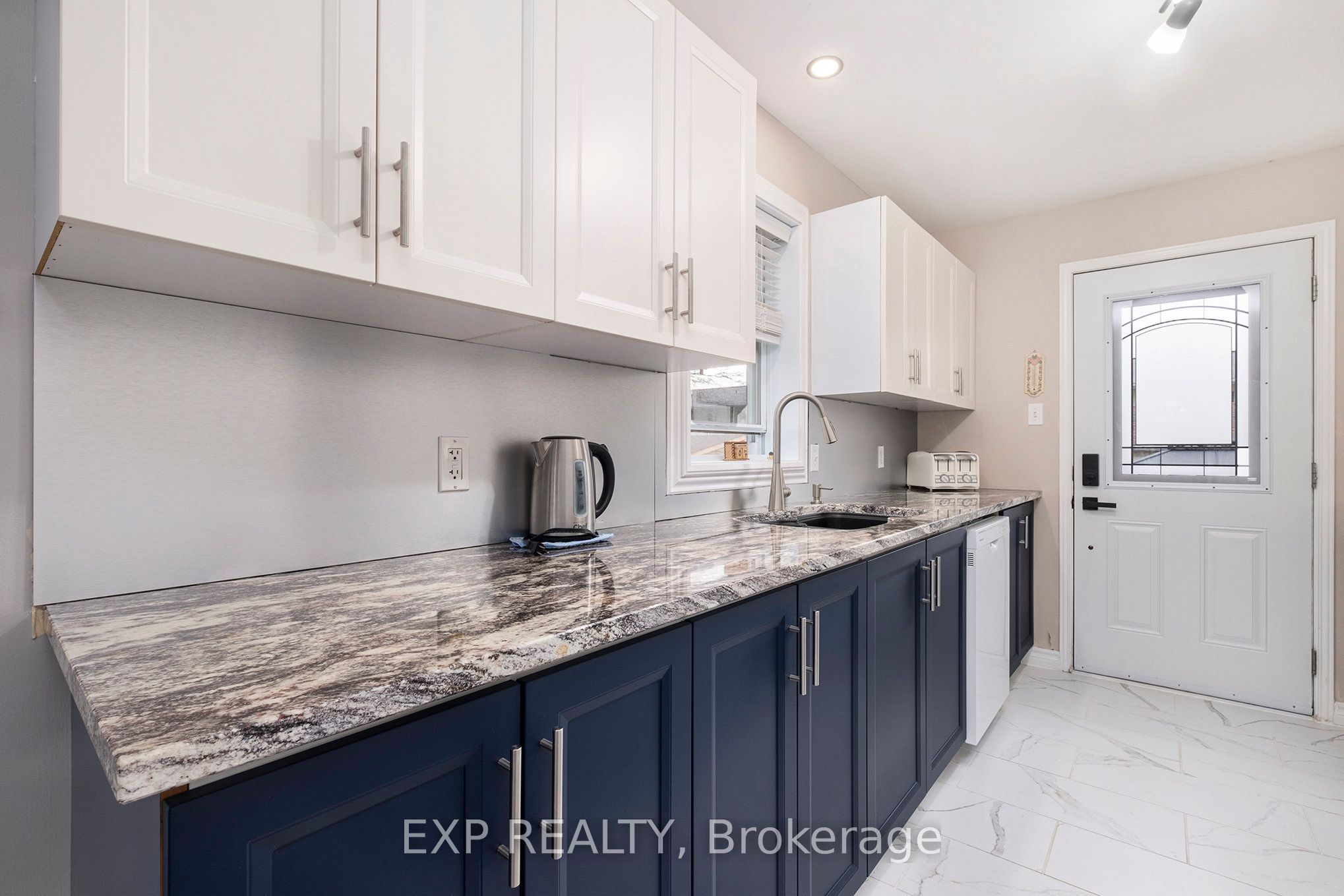 2190 Valley Street Property Photo 11