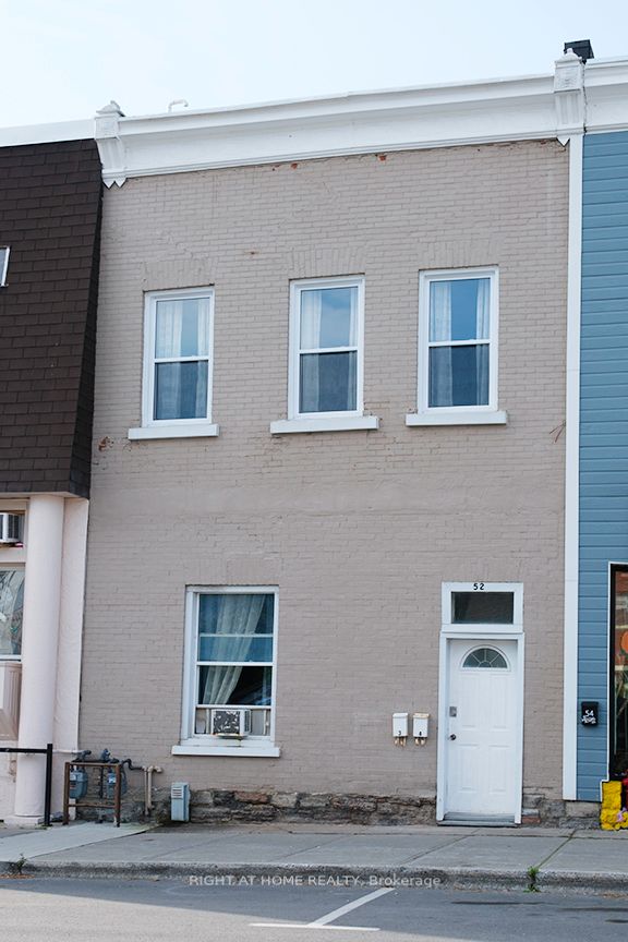 52 Madawaska Street Property Photo 1