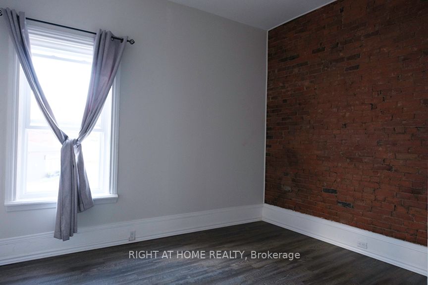 52 Madawaska Street Property Photo 2