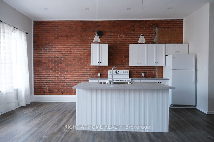 52 Madawaska Street Property Photo 6