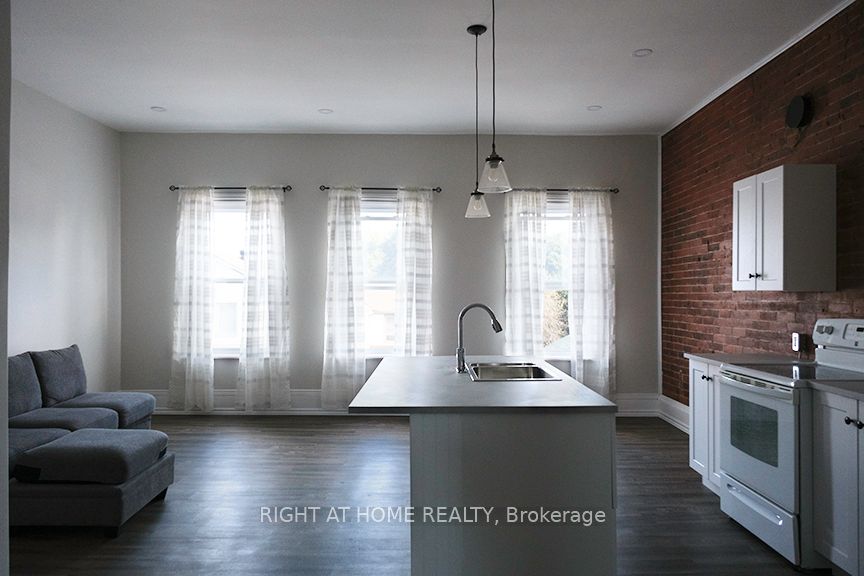 52 Madawaska Street Property Photo 8
