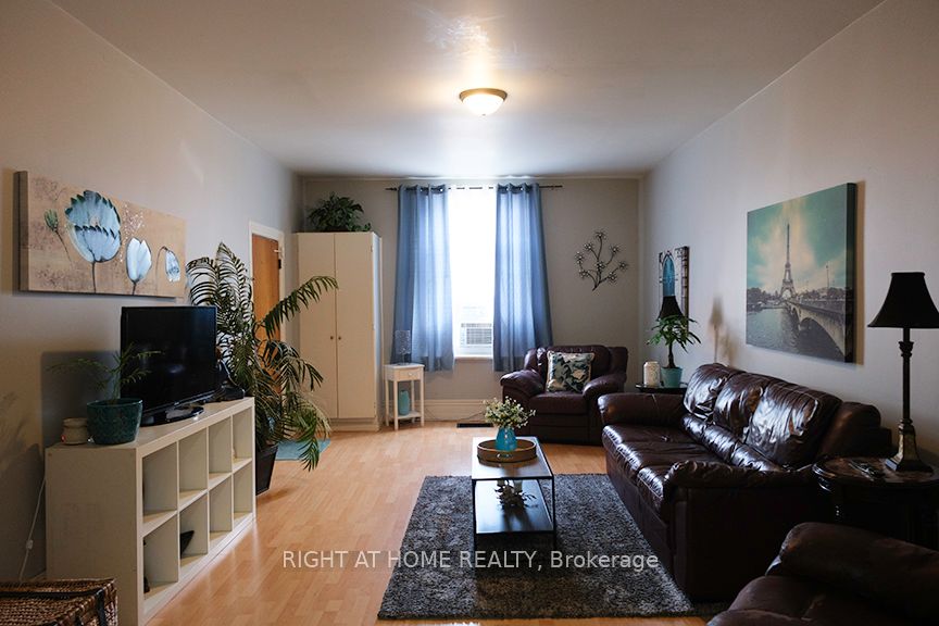 52 Madawaska Street Property Photo 10
