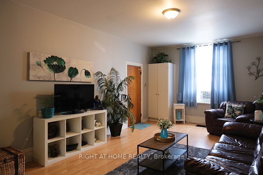 52 Madawaska Street Property Photo 11