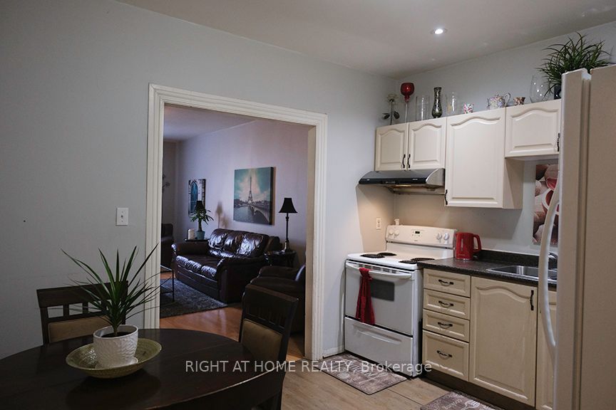 52 Madawaska Street Property Photo 13