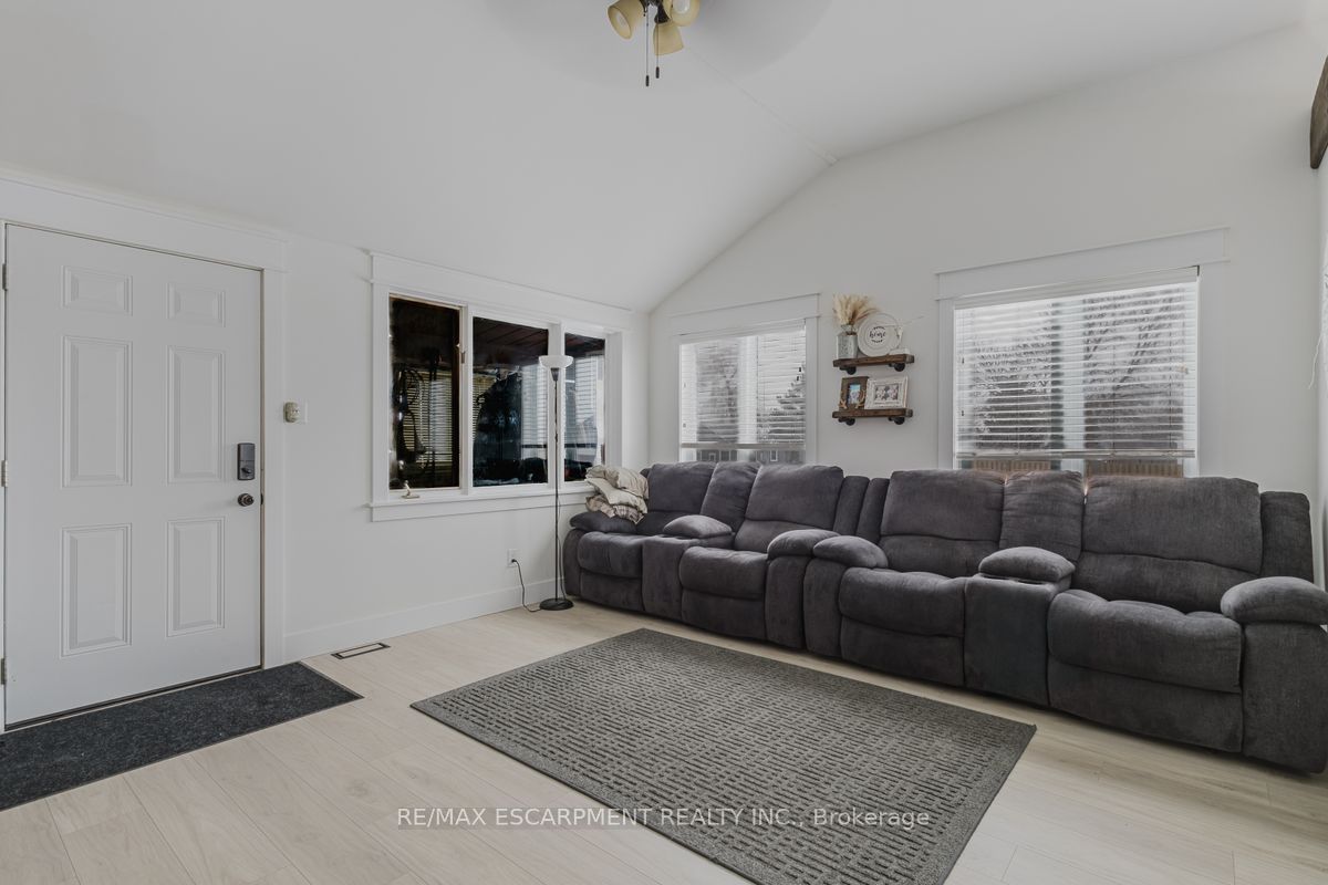 1199 Lakeshore Road Property Photo 4