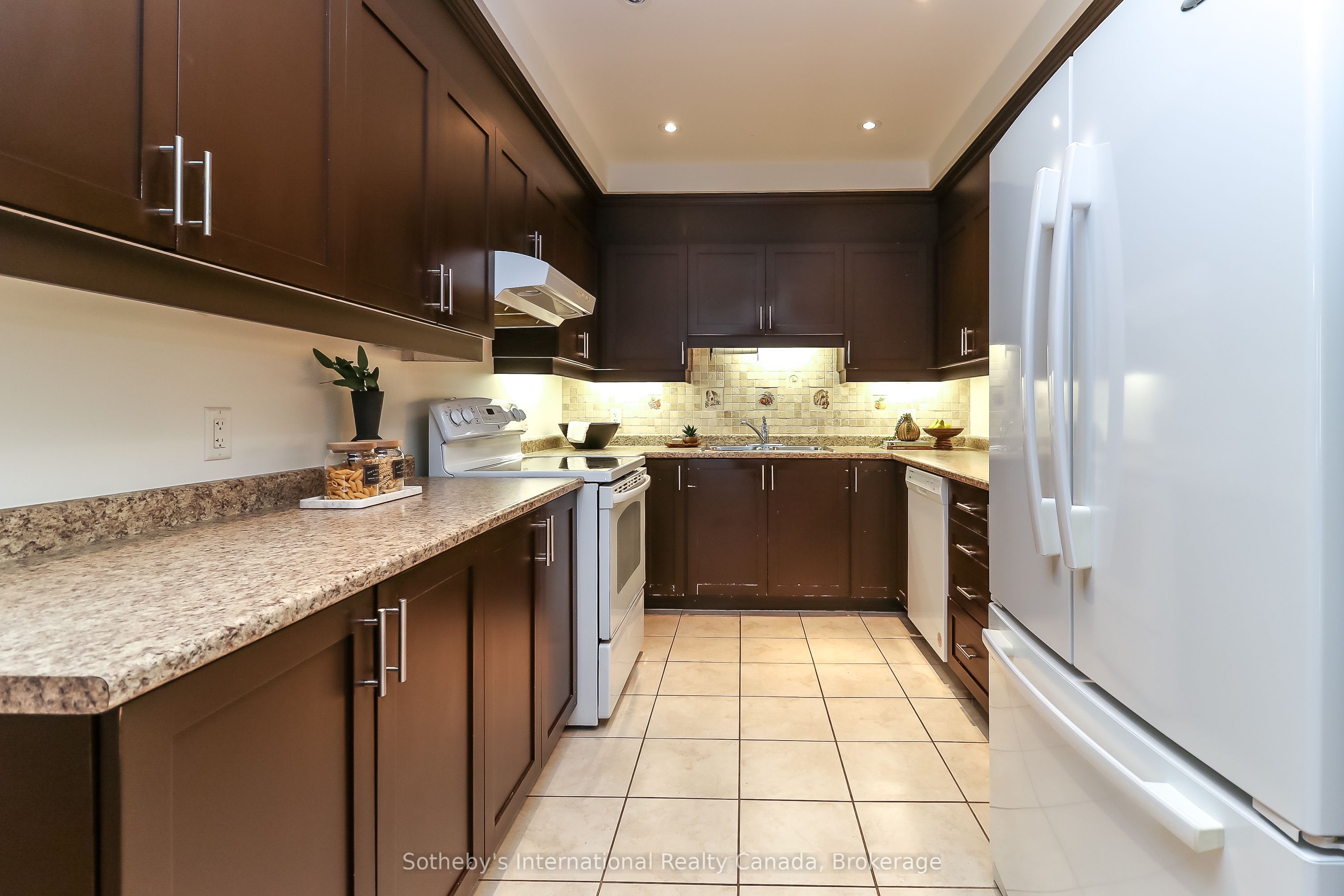 #308 - 25 Beaver Street Property Photo 10